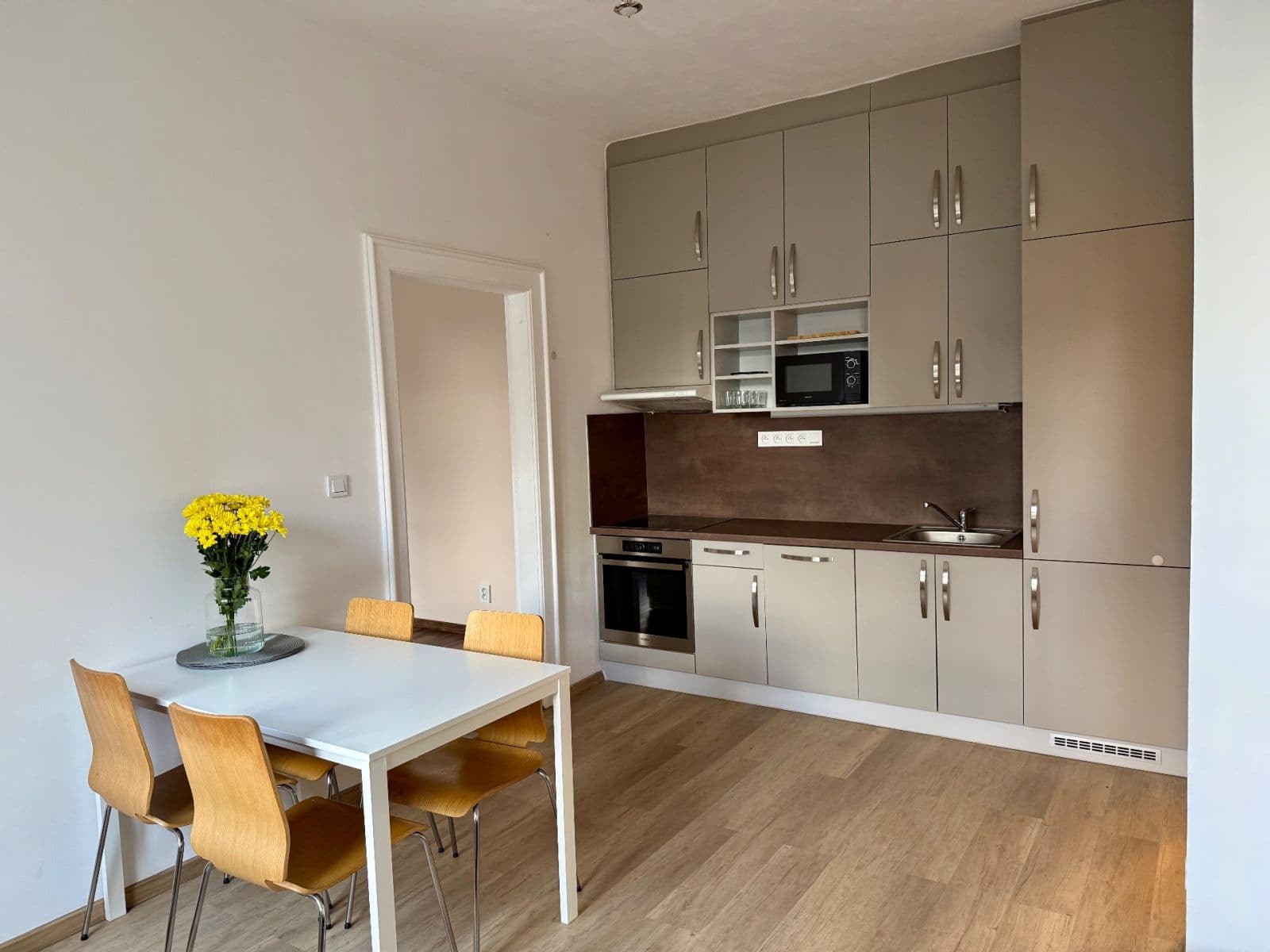 Prenájom bytu 2-izbový 52 m², U Svépomoci, Praha, Praha Prenájom bytu 2-izbový 52 m², U Svépomoci, Praha, Praha