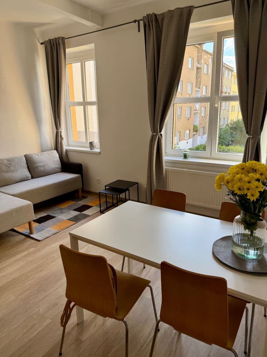 Prenájom bytu 2-izbový 52 m², U Svépomoci, Praha, Praha Prenájom bytu 2-izbový 52 m², U Svépomoci, Praha, Praha