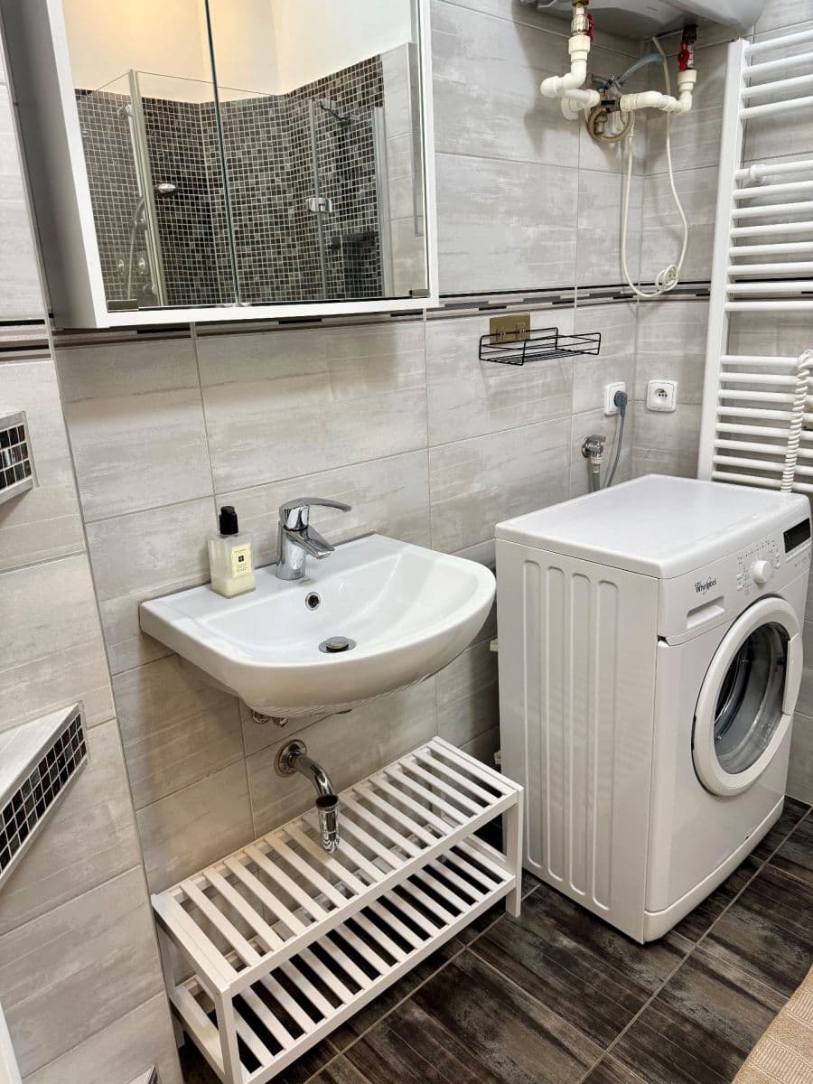 Prenájom bytu 2-izbový 52 m², U Svépomoci, Praha, Praha Prenájom bytu 2-izbový 52 m², U Svépomoci, Praha, Praha