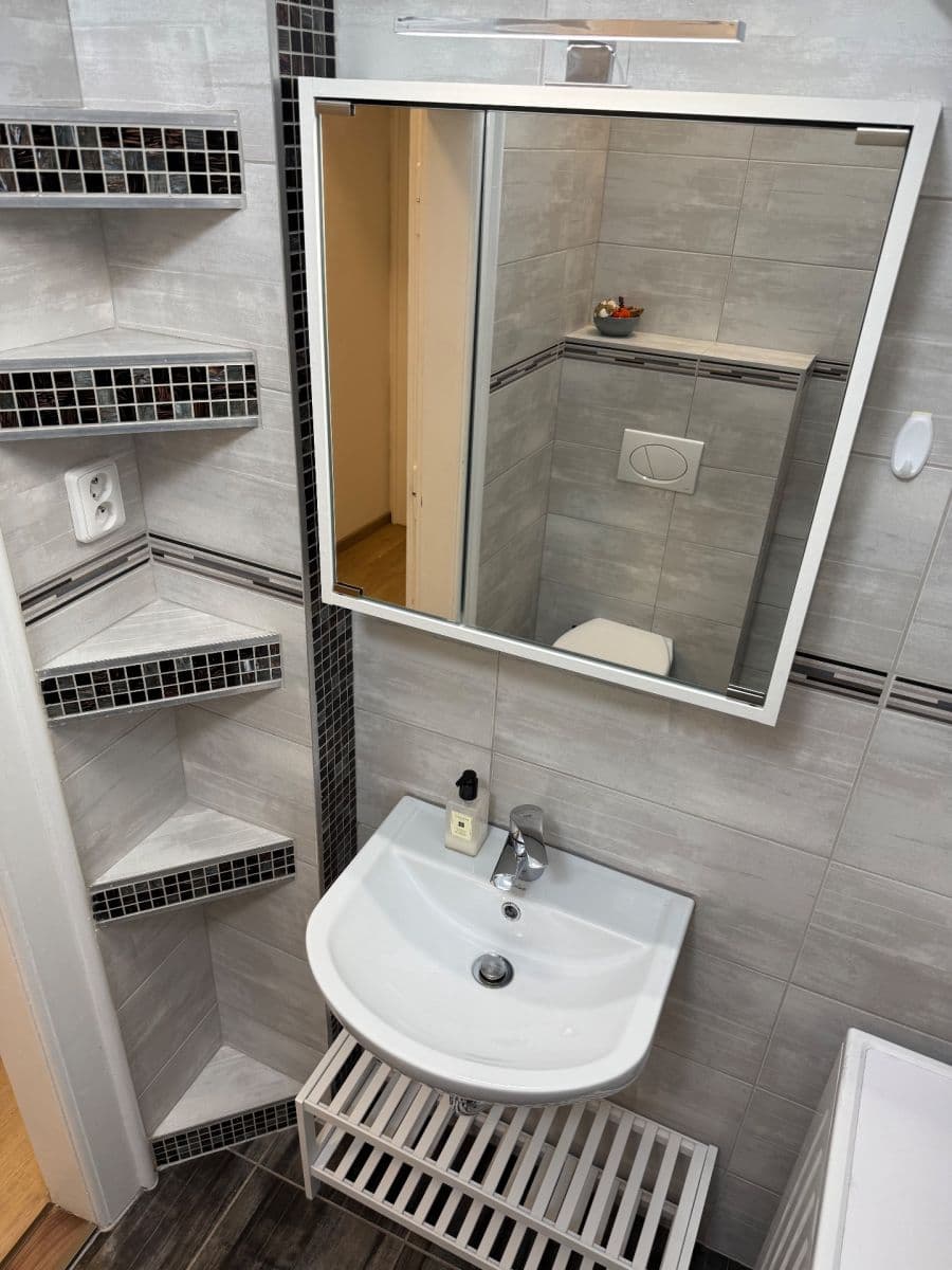Prenájom bytu 2-izbový 52 m², U Svépomoci, Praha, Praha Prenájom bytu 2-izbový 52 m², U Svépomoci, Praha, Praha