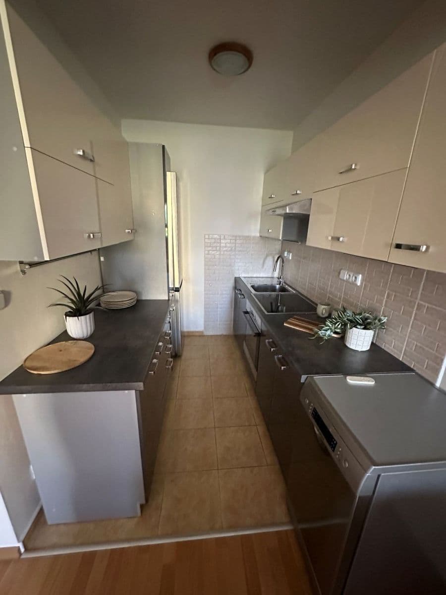 Prenájom bytu 3-izbový 76 m², Dalmatská, Úvaly, Středočeský kraj Prenájom bytu 3-izbový 76 m², Dalmatská, Úvaly, Středočeský kraj