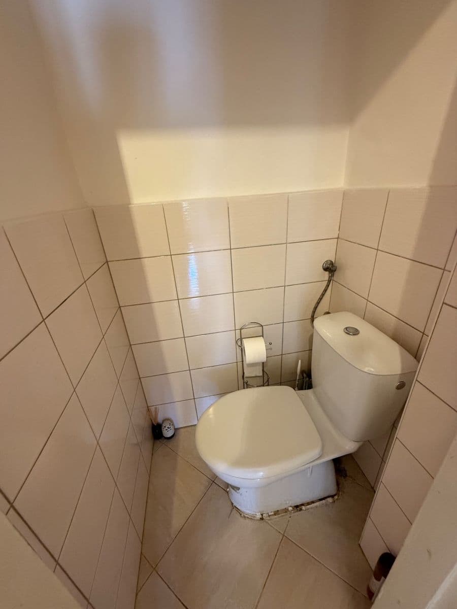 Prenájom bytu 1-izbový 28 m², Komunardů, Praha, Praha Prenájom bytu 1-izbový 28 m², Komunardů, Praha, Praha