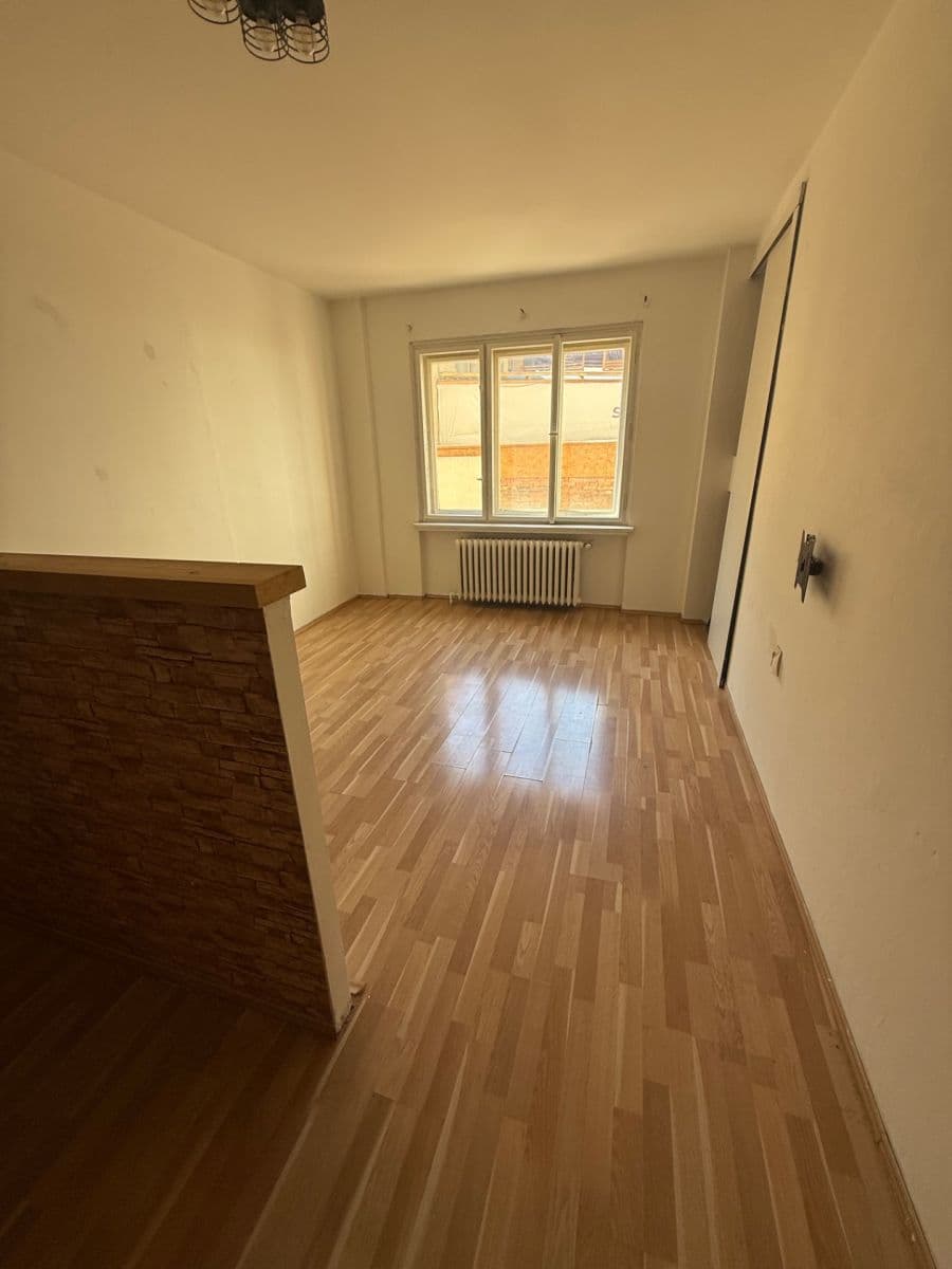 Prenájom bytu 1-izbový 28 m², Komunardů, Praha, Praha Prenájom bytu 1-izbový 28 m², Komunardů, Praha, Praha