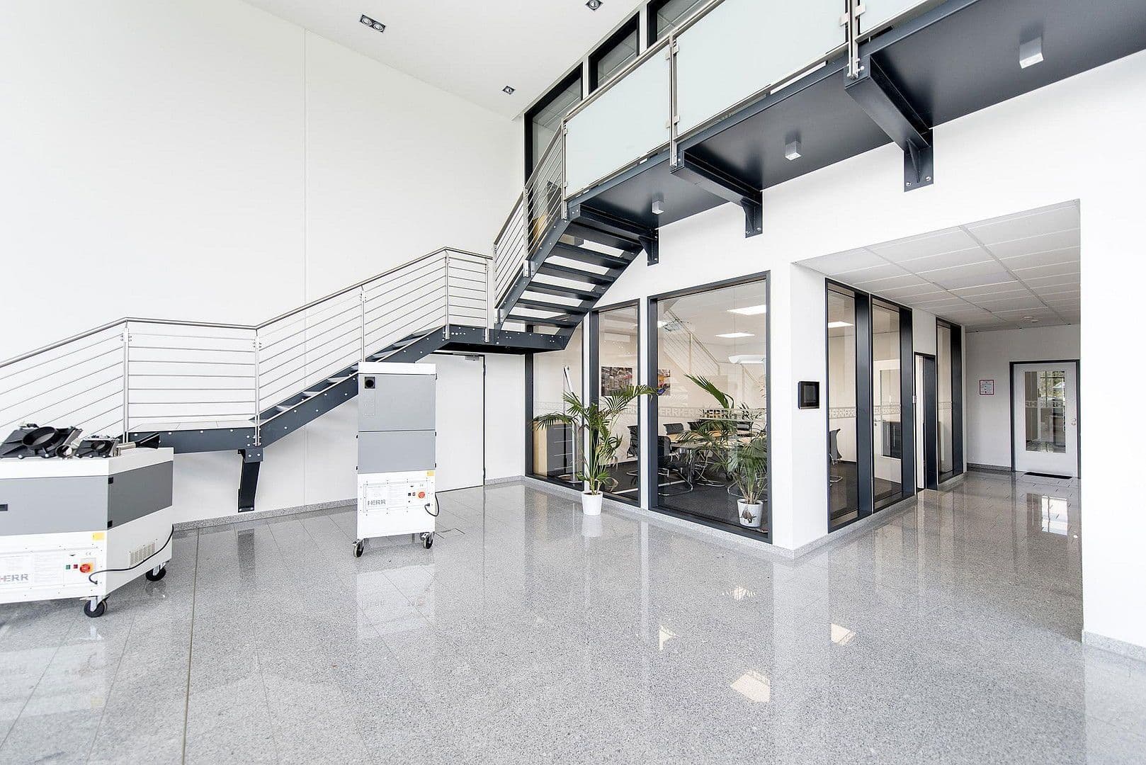 Prenájom nebytového priestoru 2.208 m², Burbach, Severné Porýnie - Westfálsko Prenájom nebytového priestoru 2.208 m², Burbach, Severné Porýnie - Westfálsko