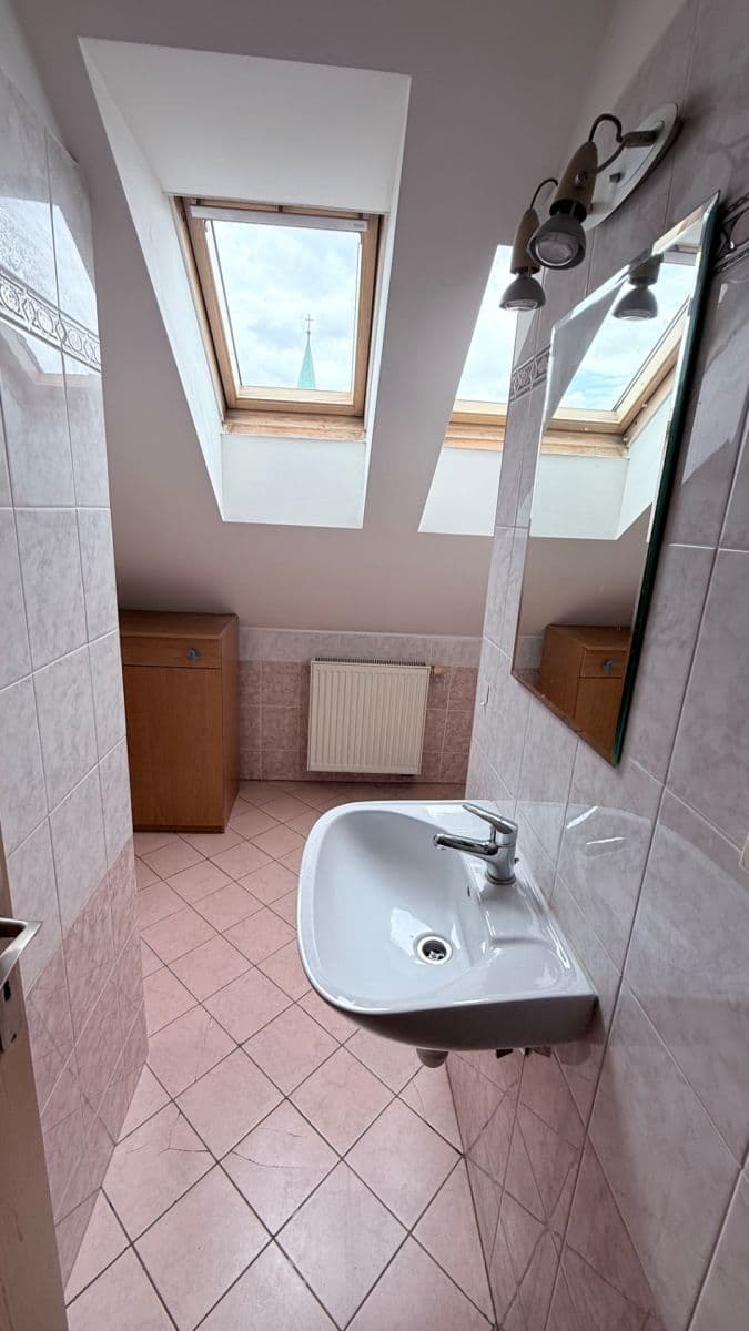 Prenájom bytu 3-izbový 65 m², Dr. Marodyho, Praha, Praha Prenájom bytu 3-izbový 65 m², Dr. Marodyho, Praha, Praha