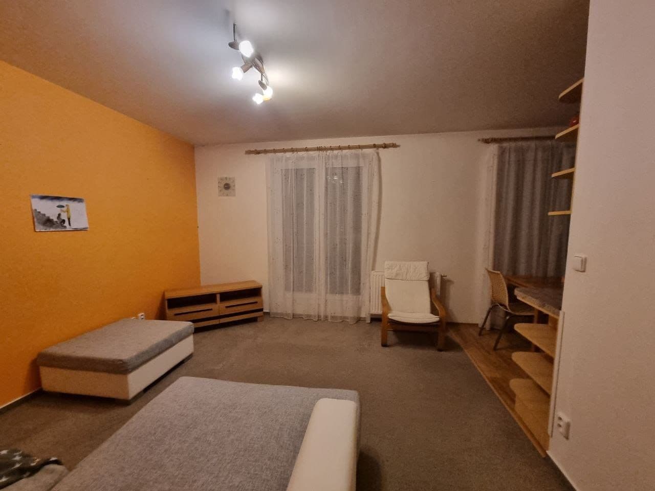 Prenájom bytu 2-izbový 49 m², Nad Údolím, Husinec, Středočeský kraj Prenájom bytu 2-izbový 49 m², Nad Údolím, Husinec, Středočeský kraj