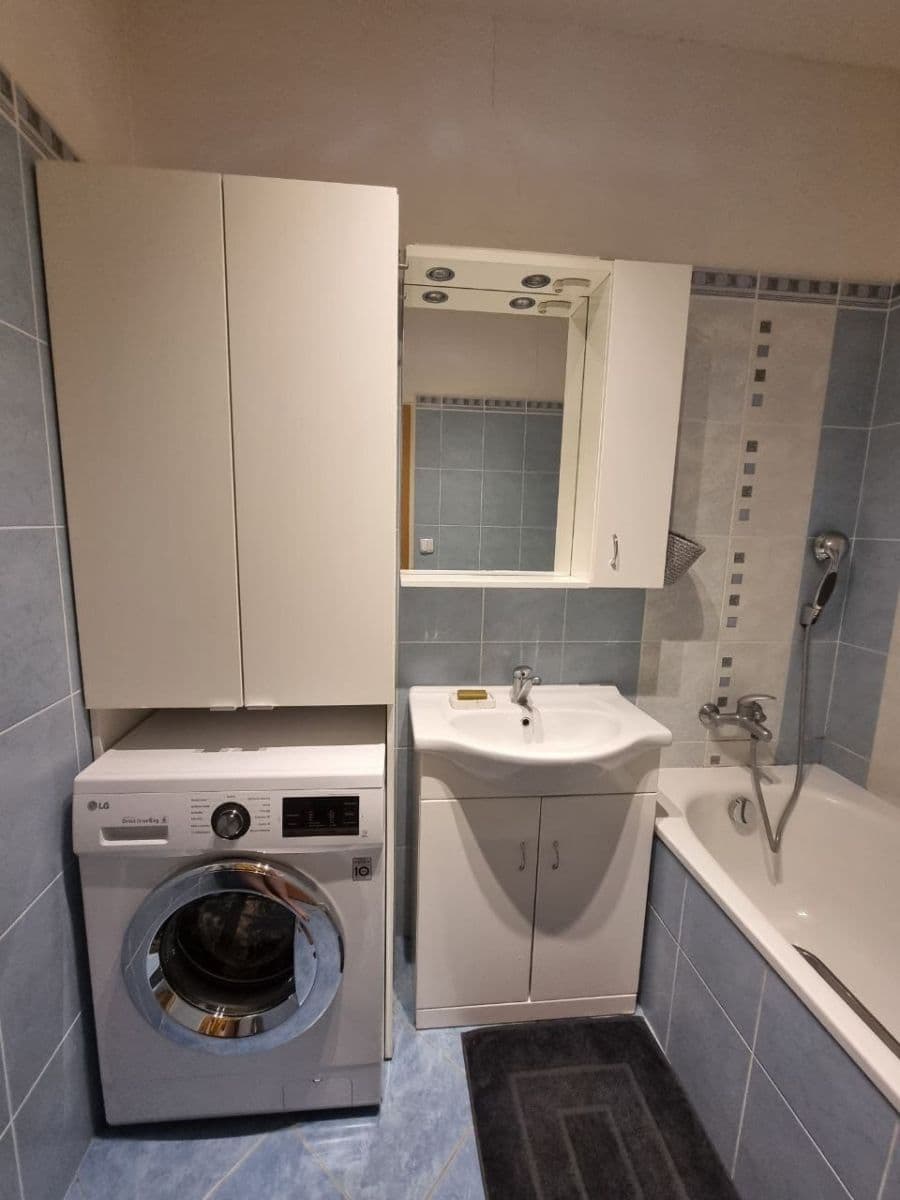 Prenájom bytu 2-izbový 49 m², Nad Údolím, Husinec, Středočeský kraj Prenájom bytu 2-izbový 49 m², Nad Údolím, Husinec, Středočeský kraj