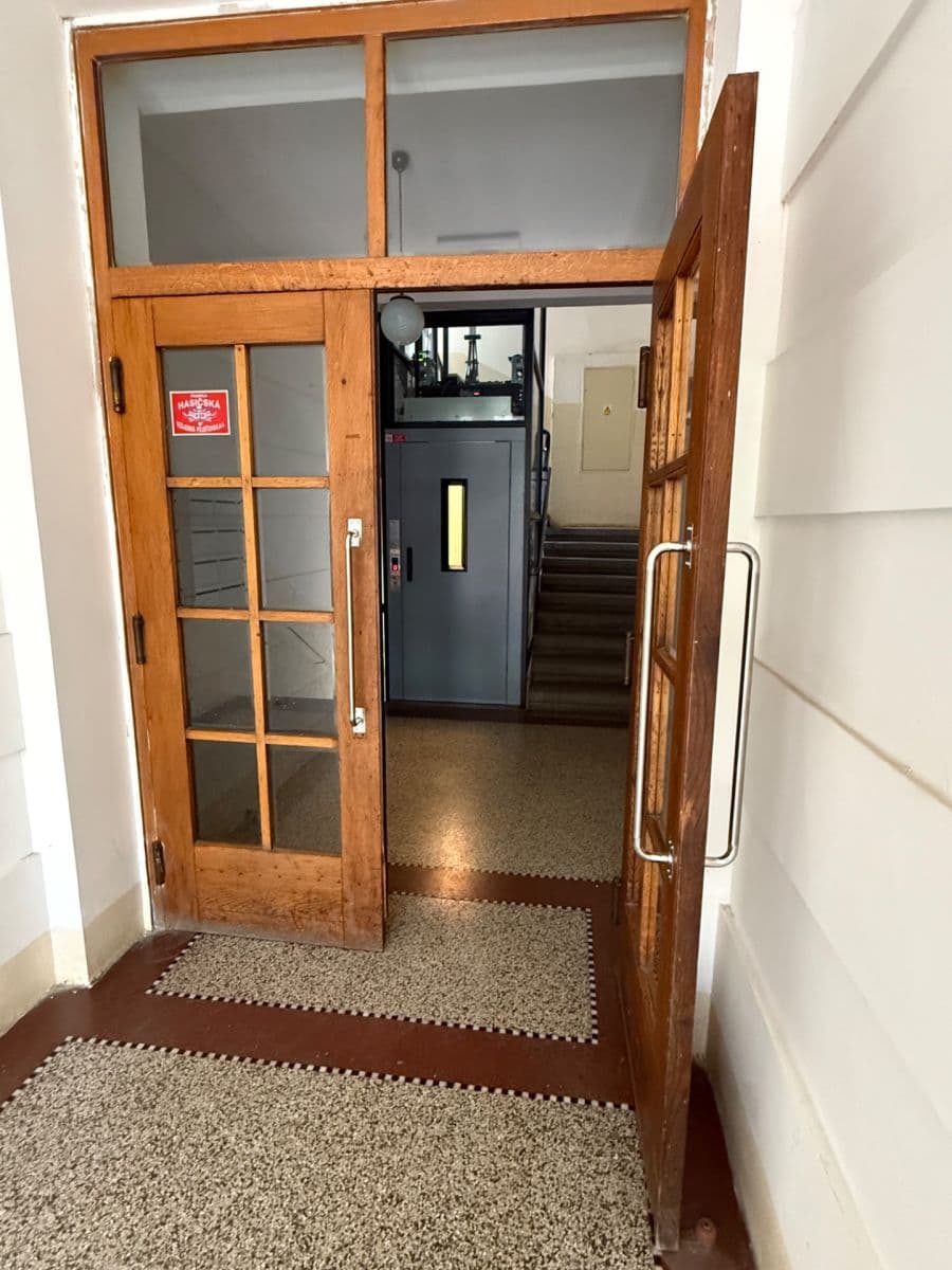 Prenájom bytu 1-izbový 41 m², Kostelní, Praha, Praha Prenájom bytu 1-izbový 41 m², Kostelní, Praha, Praha