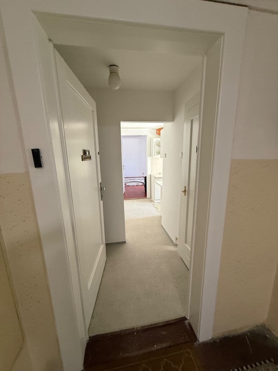 Prenájom bytu 1-izbový 41 m², Kostelní, Praha, Praha Prenájom bytu 1-izbový 41 m², Kostelní, Praha, Praha