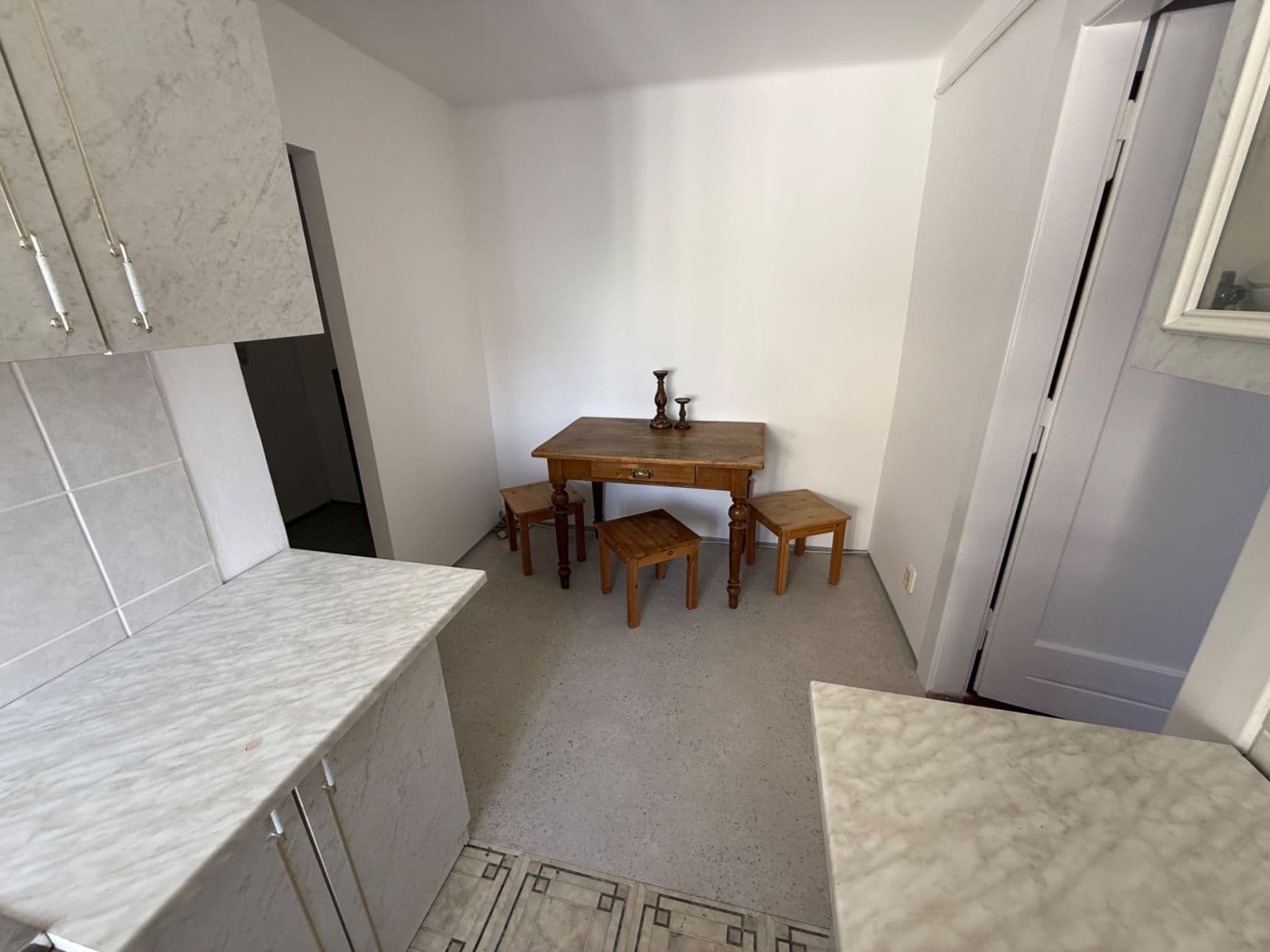 Prenájom bytu 1-izbový 41 m², Kostelní, Praha, Praha Prenájom bytu 1-izbový 41 m², Kostelní, Praha, Praha