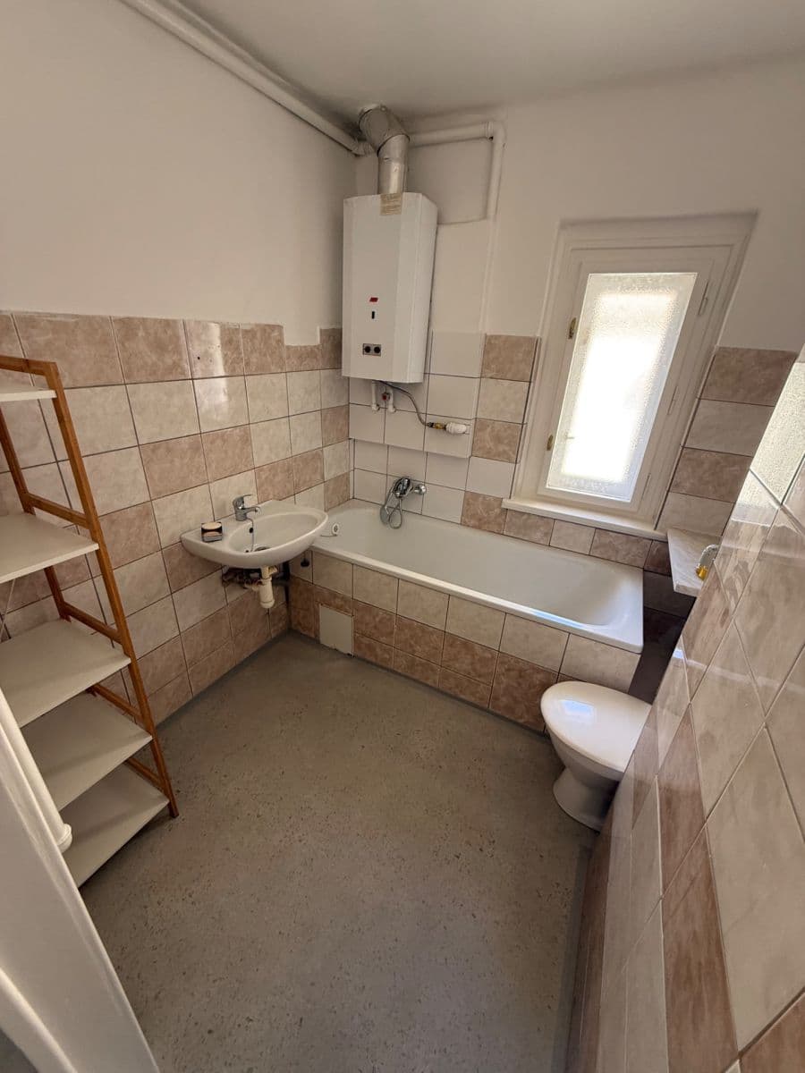 Prenájom bytu 1-izbový 41 m², Kostelní, Praha, Praha Prenájom bytu 1-izbový 41 m², Kostelní, Praha, Praha