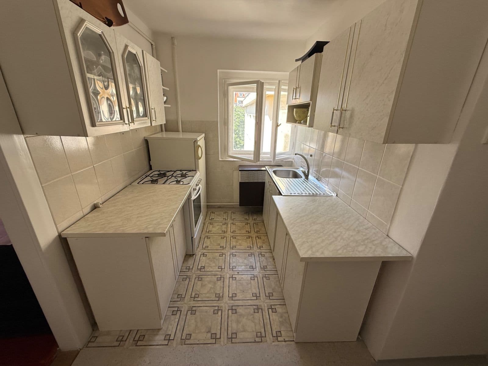 Prenájom bytu 1-izbový 41 m², Kostelní, Praha, Praha Prenájom bytu 1-izbový 41 m², Kostelní, Praha, Praha