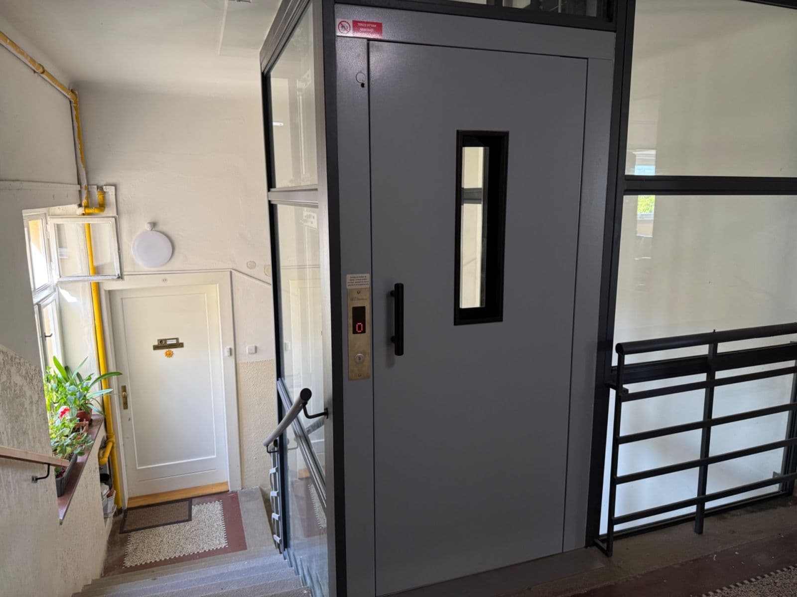 Prenájom bytu 1-izbový 41 m², Kostelní, Praha, Praha Prenájom bytu 1-izbový 41 m², Kostelní, Praha, Praha