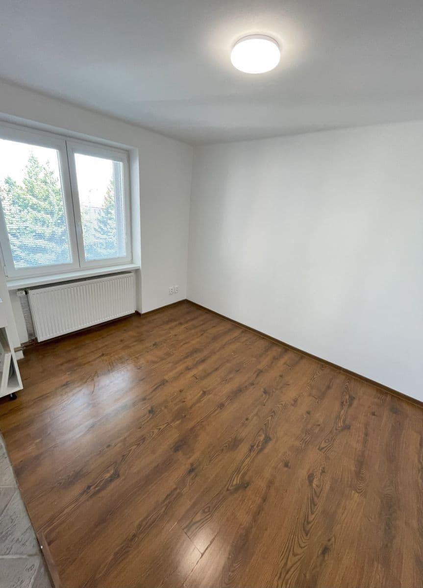Prenájom bytu 3-izbový 70 m², Čechova, Chomutov, Ústecký kraj Prenájom bytu 3-izbový 70 m², Čechova, Chomutov, Ústecký kraj