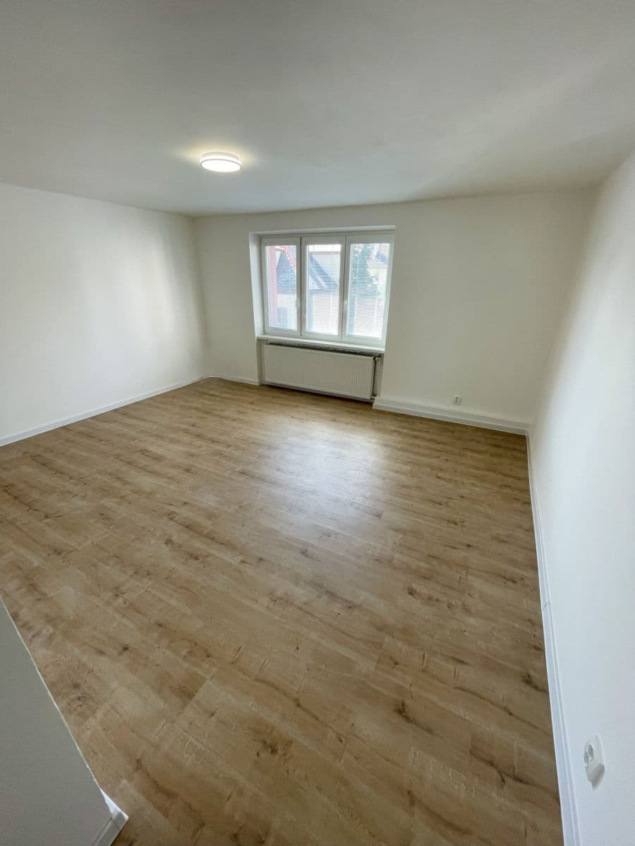 Prenájom bytu 3-izbový 70 m², Čechova, Chomutov, Ústecký kraj Prenájom bytu 3-izbový 70 m², Čechova, Chomutov, Ústecký kraj
