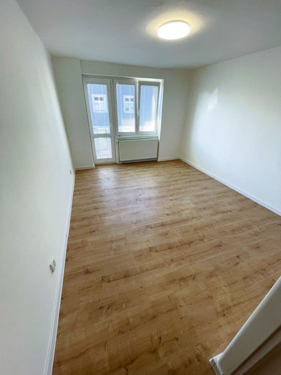 Prenájom bytu 3-izbový 70 m², Čechova, Chomutov, Ústecký kraj Prenájom bytu 3-izbový 70 m², Čechova, Chomutov, Ústecký kraj
