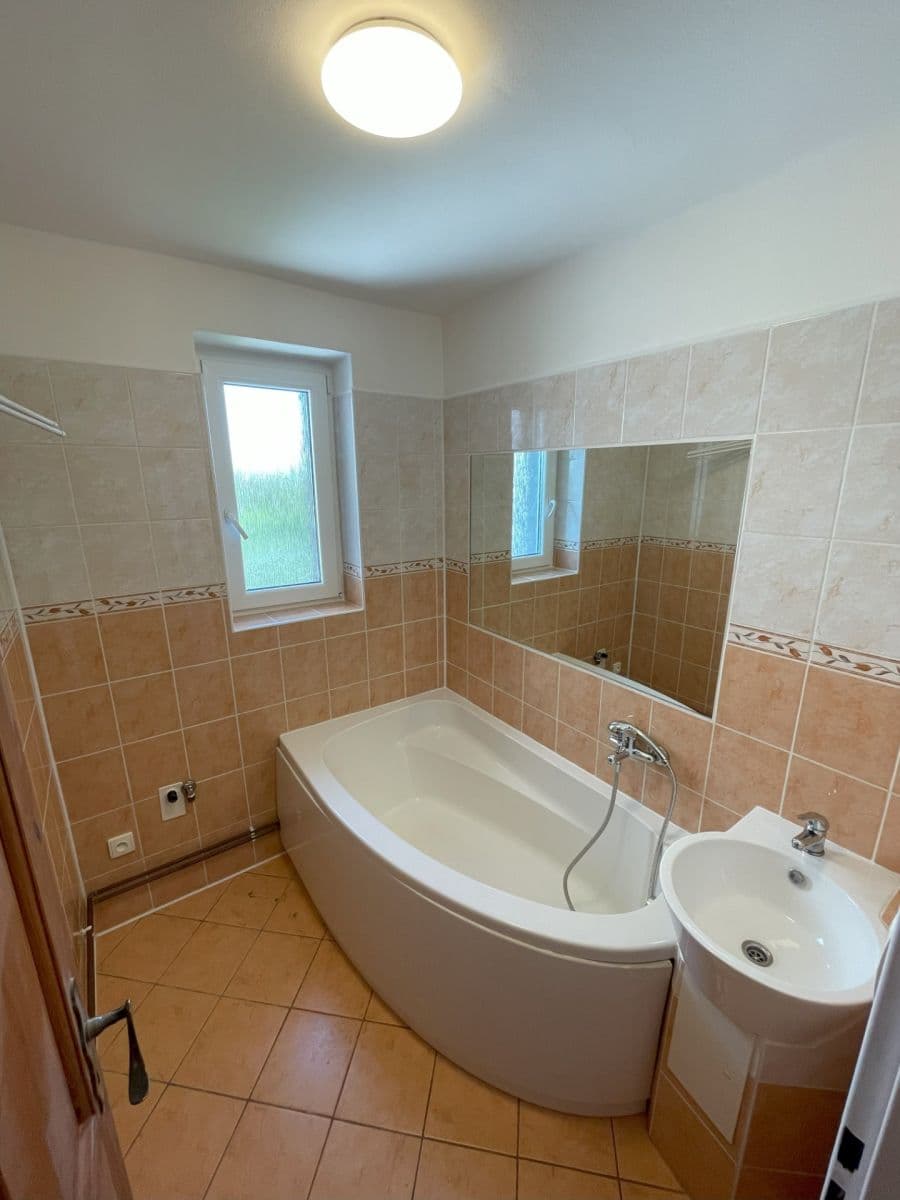 Prenájom bytu 3-izbový 70 m², Čechova, Chomutov, Ústecký kraj Prenájom bytu 3-izbový 70 m², Čechova, Chomutov, Ústecký kraj
