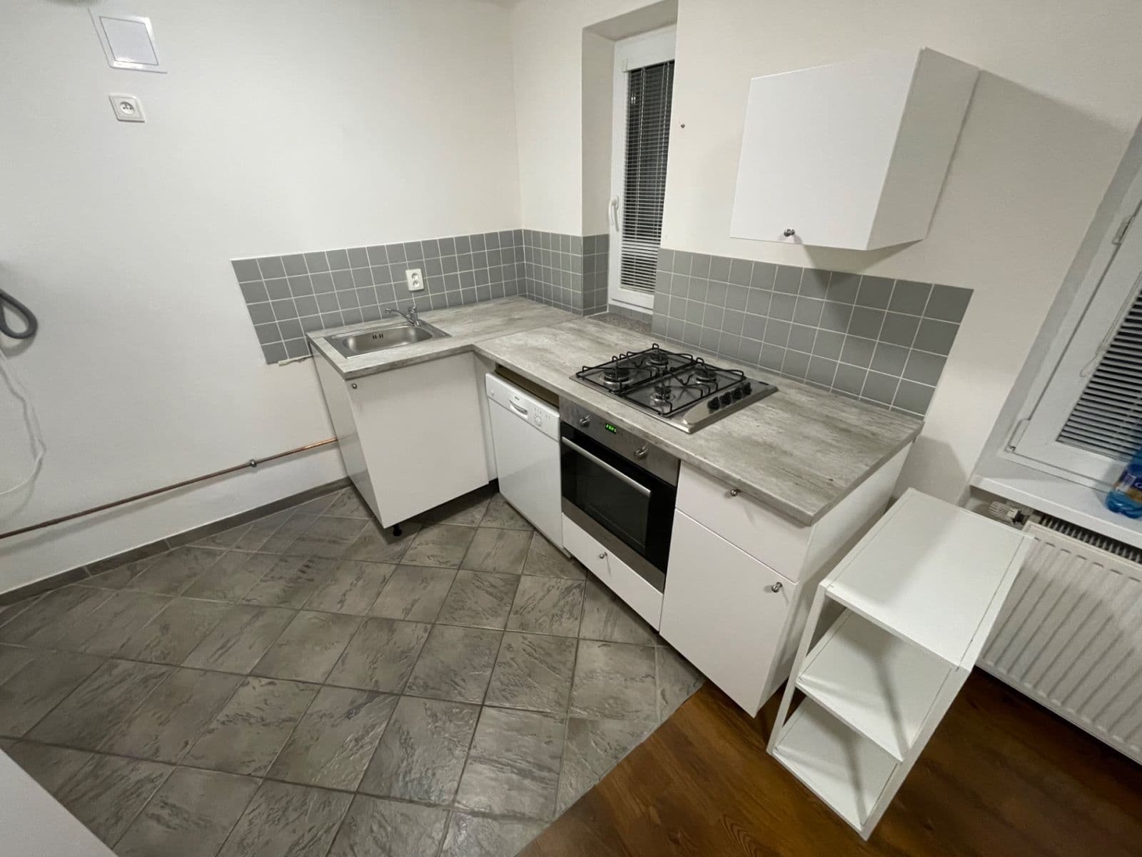 Prenájom bytu 3-izbový 70 m², Čechova, Chomutov, Ústecký kraj Prenájom bytu 3-izbový 70 m², Čechova, Chomutov, Ústecký kraj