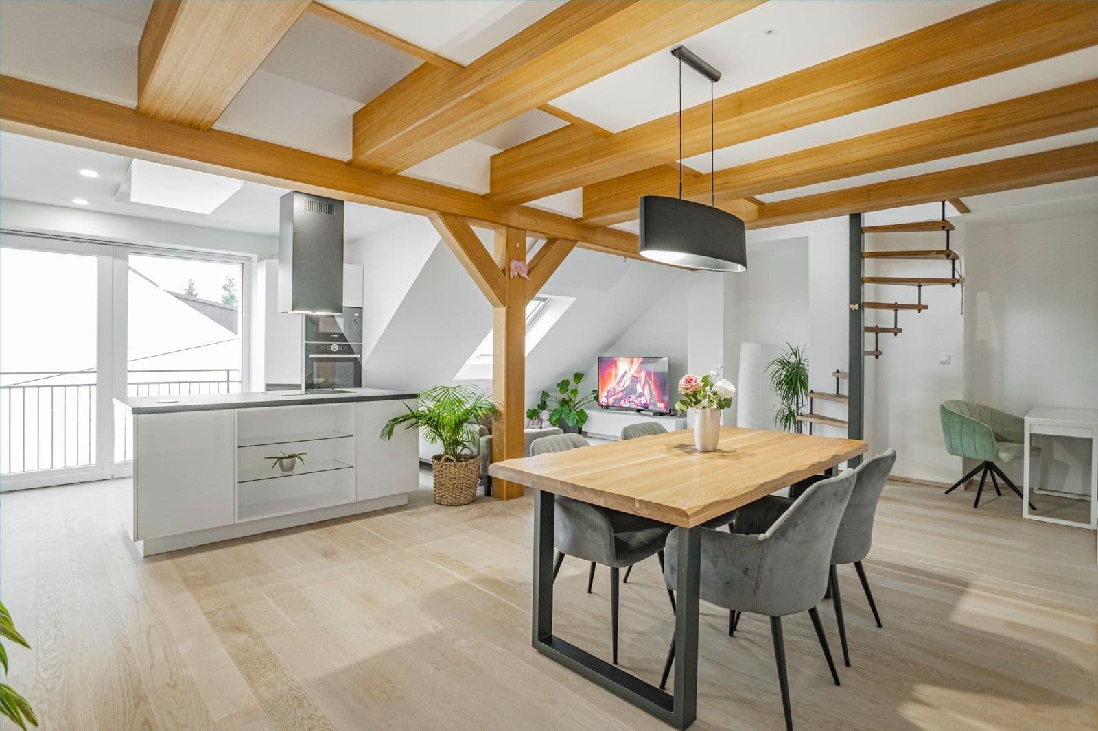 Prenájom bytu 3-izbový 105 m², Čechova, Kralupy nad Vltavou, Středočeský kraj Prenájom bytu 3-izbový 105 m², Čechova, Kralupy nad Vltavou, Středočeský kraj