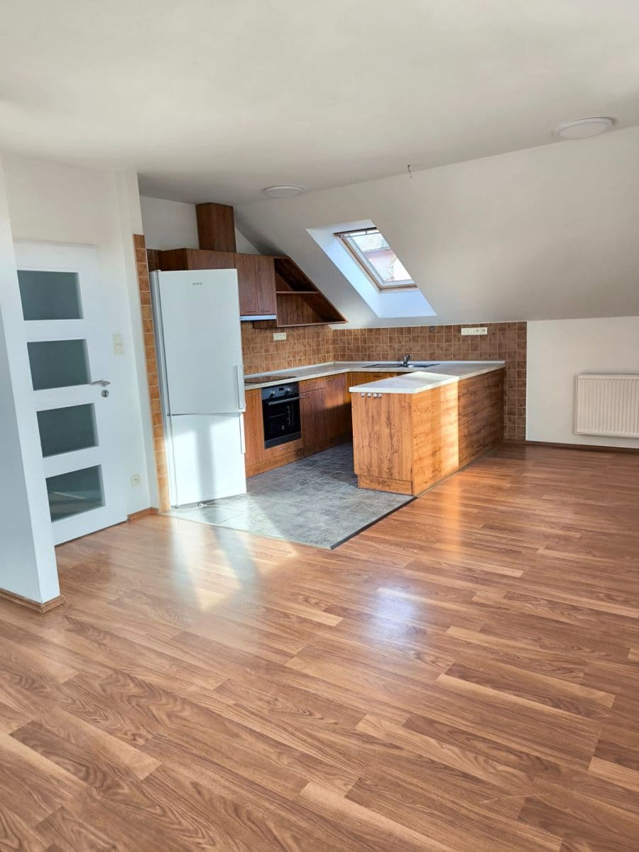 Prenájom bytu 3-izbový 95 m², Boleslavská, Sobotka, Královéhradecký kraj Prenájom bytu 3-izbový 95 m², Boleslavská, Sobotka, Královéhradecký kraj