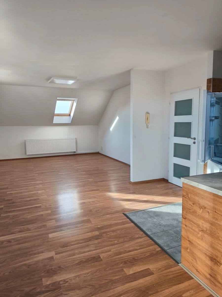 Prenájom bytu 3-izbový 95 m², Boleslavská, Sobotka, Královéhradecký kraj Prenájom bytu 3-izbový 95 m², Boleslavská, Sobotka, Královéhradecký kraj