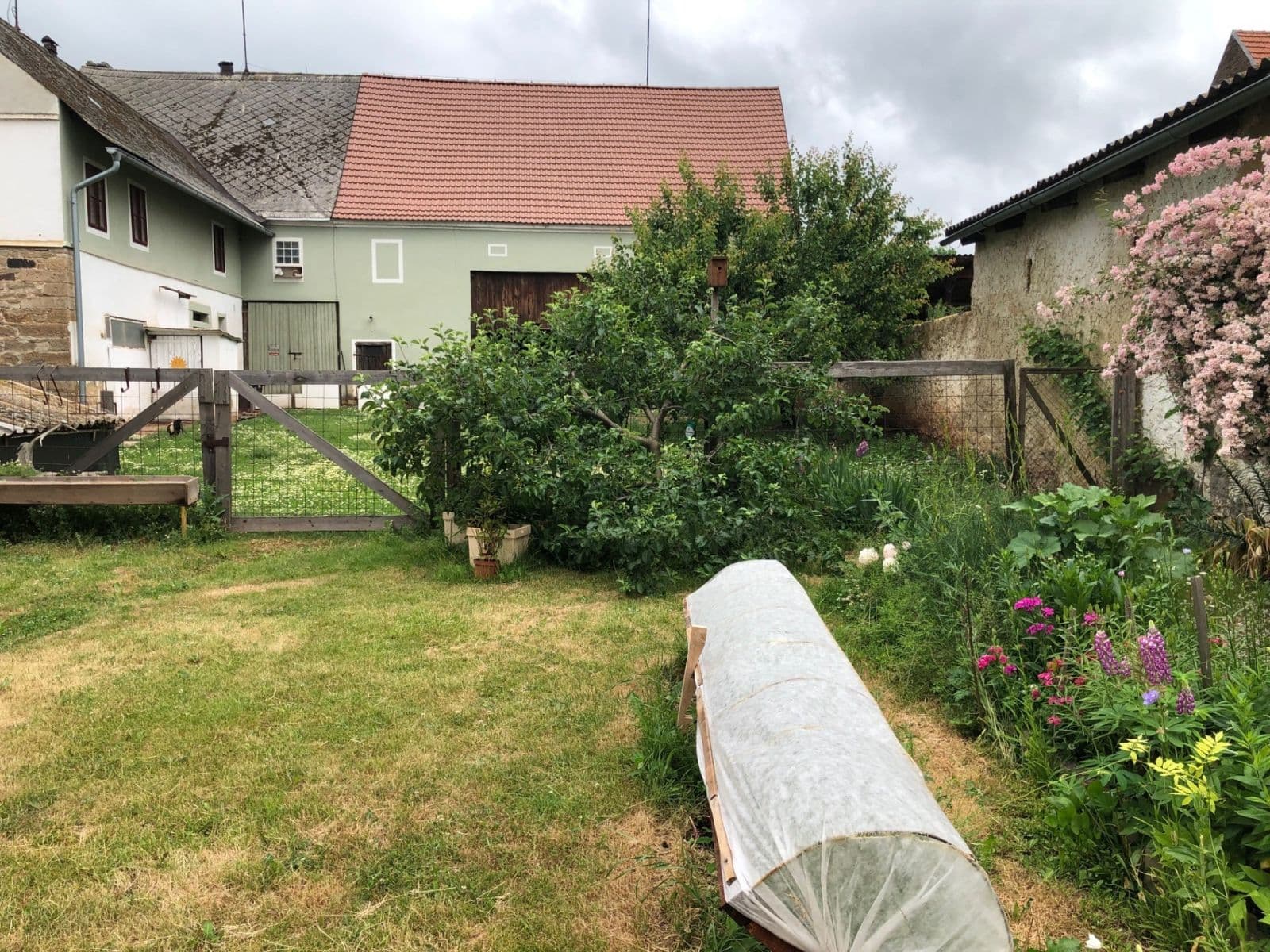 Predaj domu 74 m², pozemek 2.329 m², Hořesedly, Středočeský kraj Predaj domu 74 m², pozemek 2.329 m², Hořesedly, Středočeský kraj