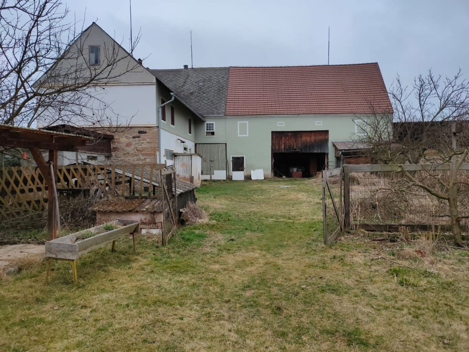 Predaj domu 74 m², pozemek 2.329 m², Hořesedly, Středočeský kraj Predaj domu 74 m², pozemek 2.329 m², Hořesedly, Středočeský kraj