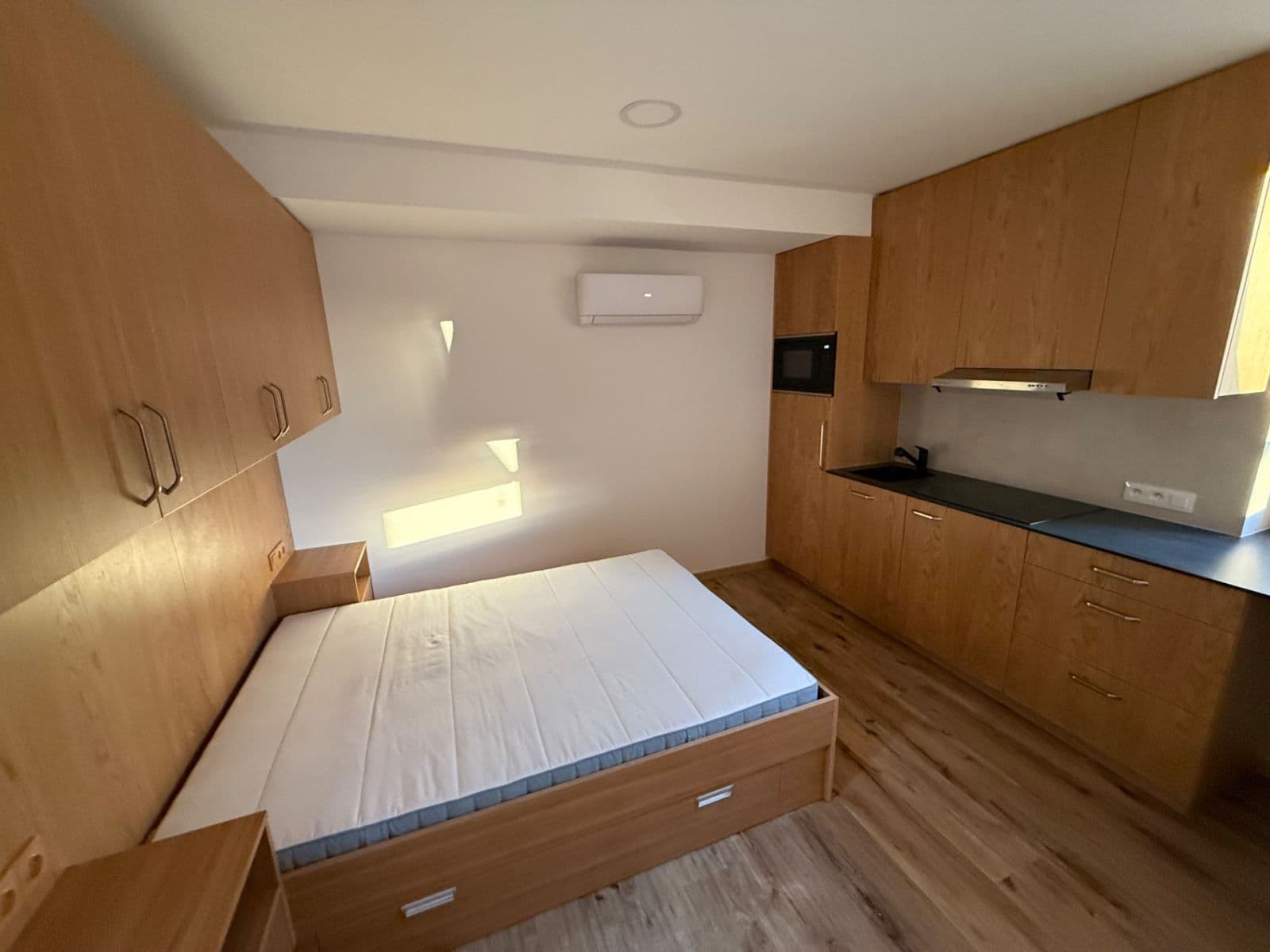 Prenájom bytu 1-izbový 24 m², Josefa Houdka, Praha, Praha Prenájom bytu 1-izbový 24 m², Josefa Houdka, Praha, Praha