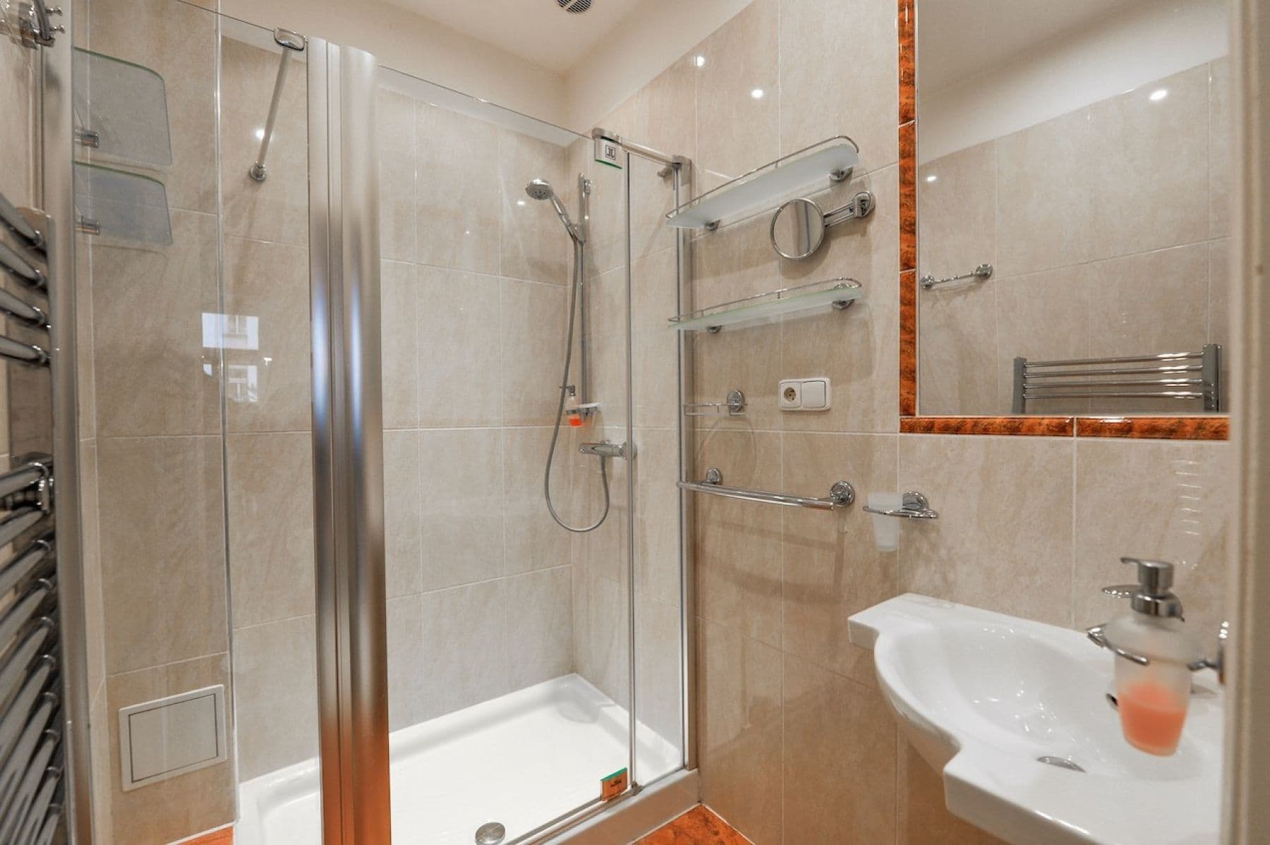 Prenájom bytu 2-izbový 79 m², U Milosrdných, Praha, Praha Prenájom bytu 2-izbový 79 m², U Milosrdných, Praha, Praha