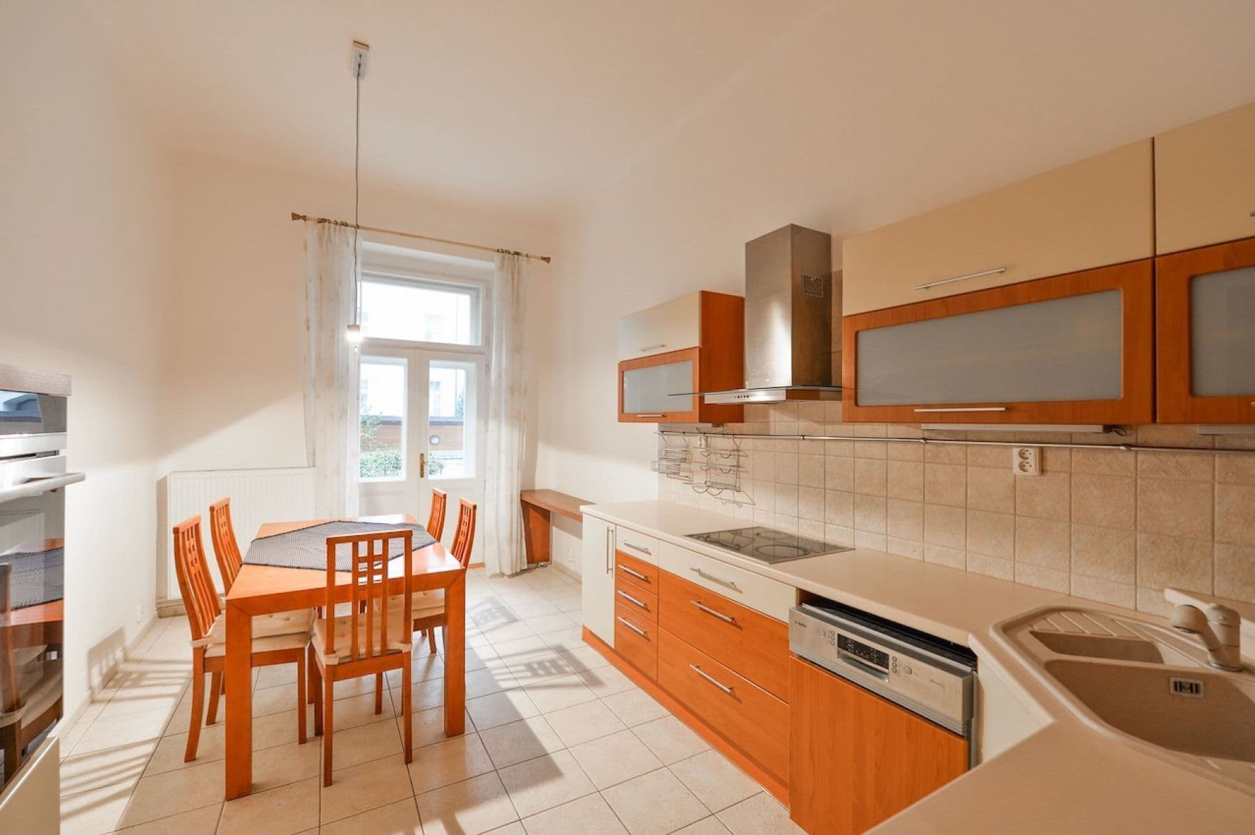 Prenájom bytu 2-izbový 79 m², U Milosrdných, Praha, Praha Prenájom bytu 2-izbový 79 m², U Milosrdných, Praha, Praha