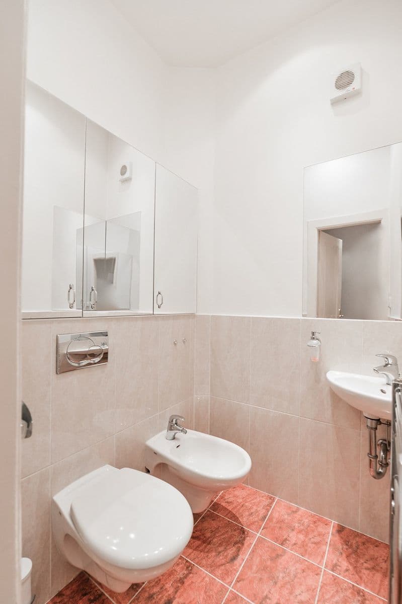 Prenájom bytu 2-izbový 79 m², U Milosrdných, Praha, Praha Prenájom bytu 2-izbový 79 m², U Milosrdných, Praha, Praha