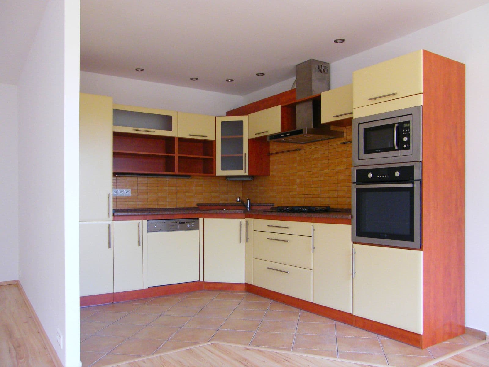 Prenájom bytu 3-izbový 67 m², Rimavské Soboty, Kolín, Středočeský kraj Prenájom bytu 3-izbový 67 m², Rimavské Soboty, Kolín, Středočeský kraj