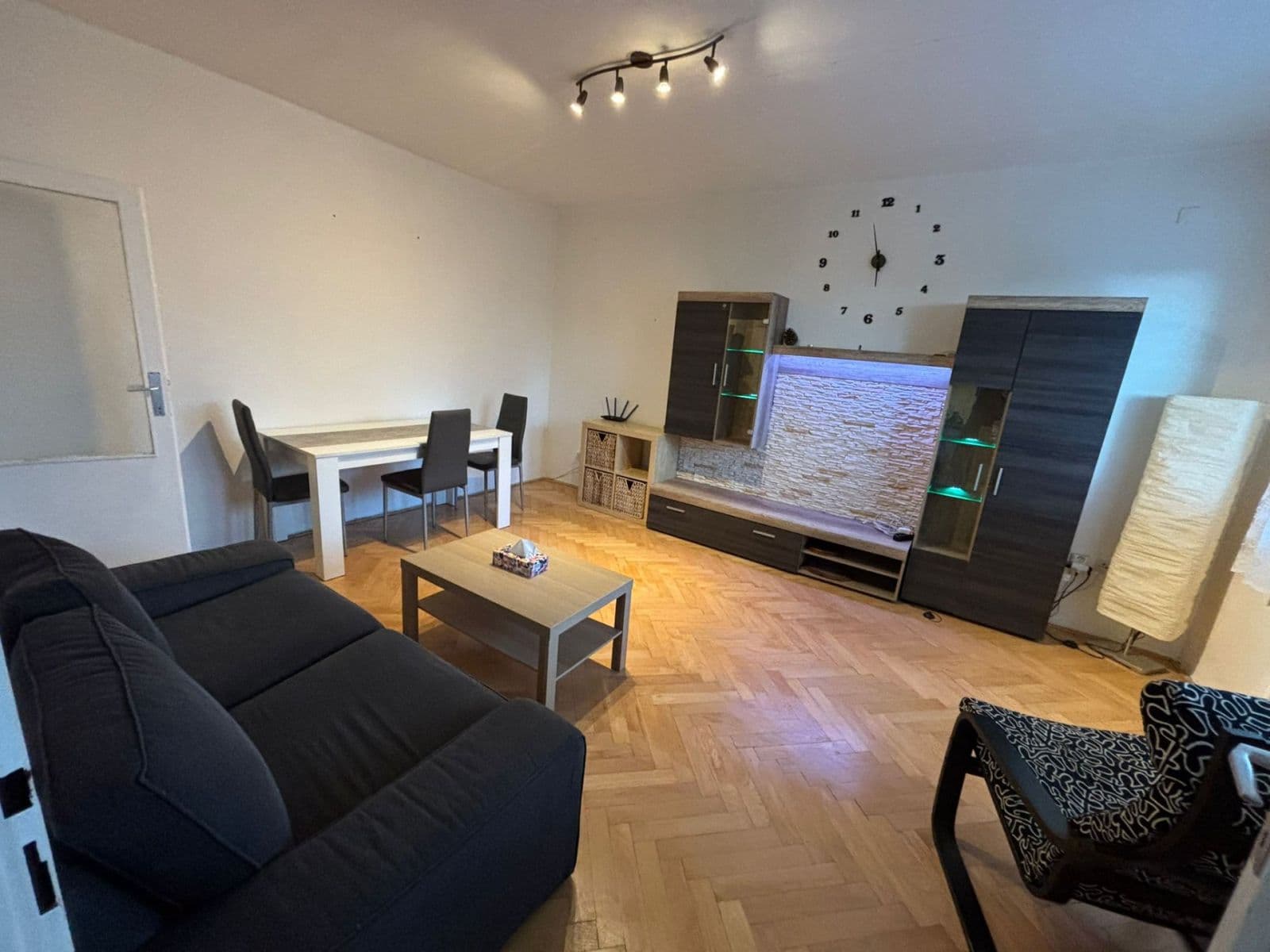 Prenájom bytu 2-izbový 56 m², Pospíšilova, Hradec Králové, Královéhradecký kraj Prenájom bytu 2-izbový 56 m², Pospíšilova, Hradec Králové, Královéhradecký kraj