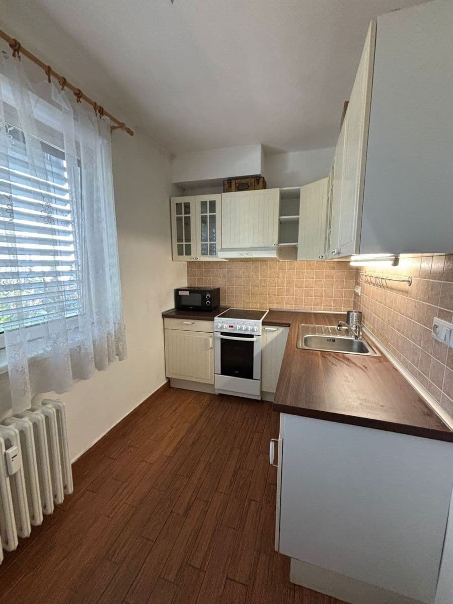 Prenájom bytu 2-izbový 56 m², Pospíšilova, Hradec Králové, Královéhradecký kraj Prenájom bytu 2-izbový 56 m², Pospíšilova, Hradec Králové, Královéhradecký kraj