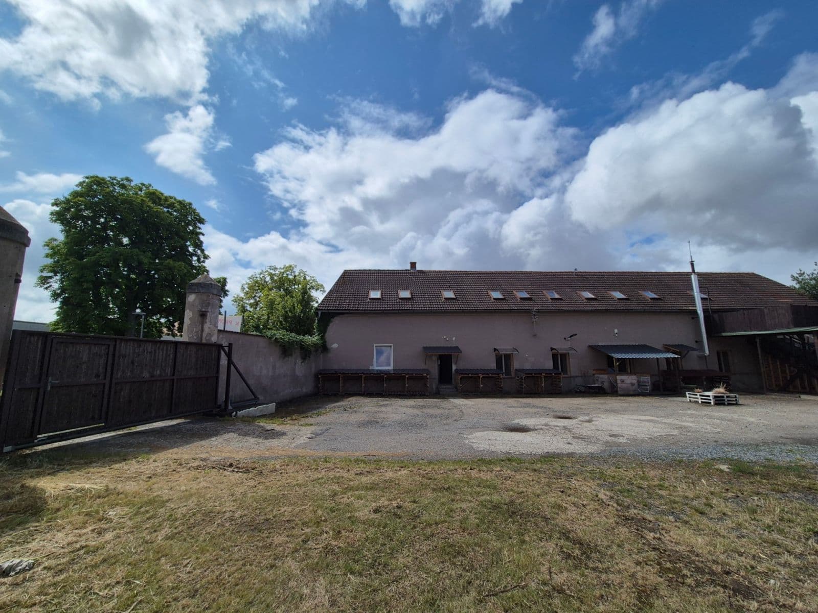 Prenájom domu 510 m², pozemok 1.000 m², Náves sv. Petra a Pavla, Zlatníky-Hodkovice, Středočeský kraj Prenájom domu 510 m², pozemok 1.000 m², Náves sv. Petra a Pavla, Zlatníky-Hodkovice, Středočeský kraj