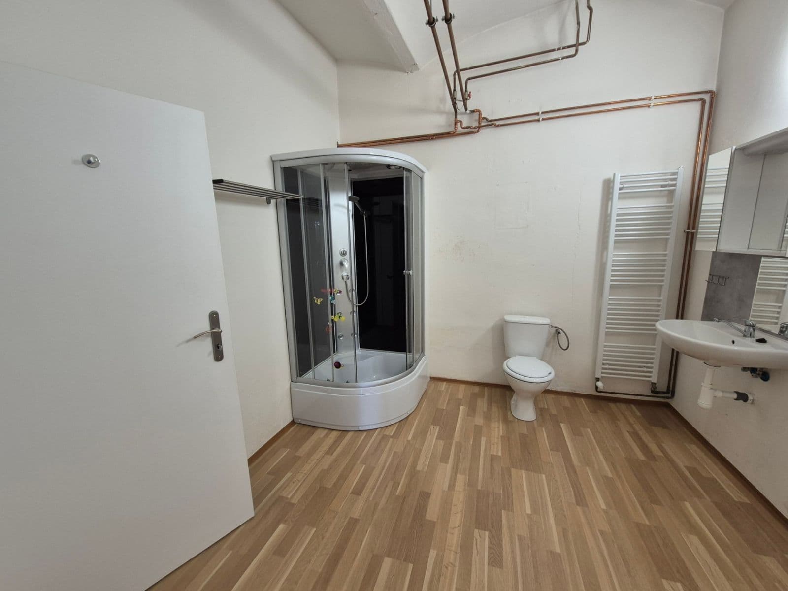 Prenájom domu 510 m², pozemok 1.000 m², Náves sv. Petra a Pavla, Zlatníky-Hodkovice, Středočeský kraj Prenájom domu 510 m², pozemok 1.000 m², Náves sv. Petra a Pavla, Zlatníky-Hodkovice, Středočeský kraj