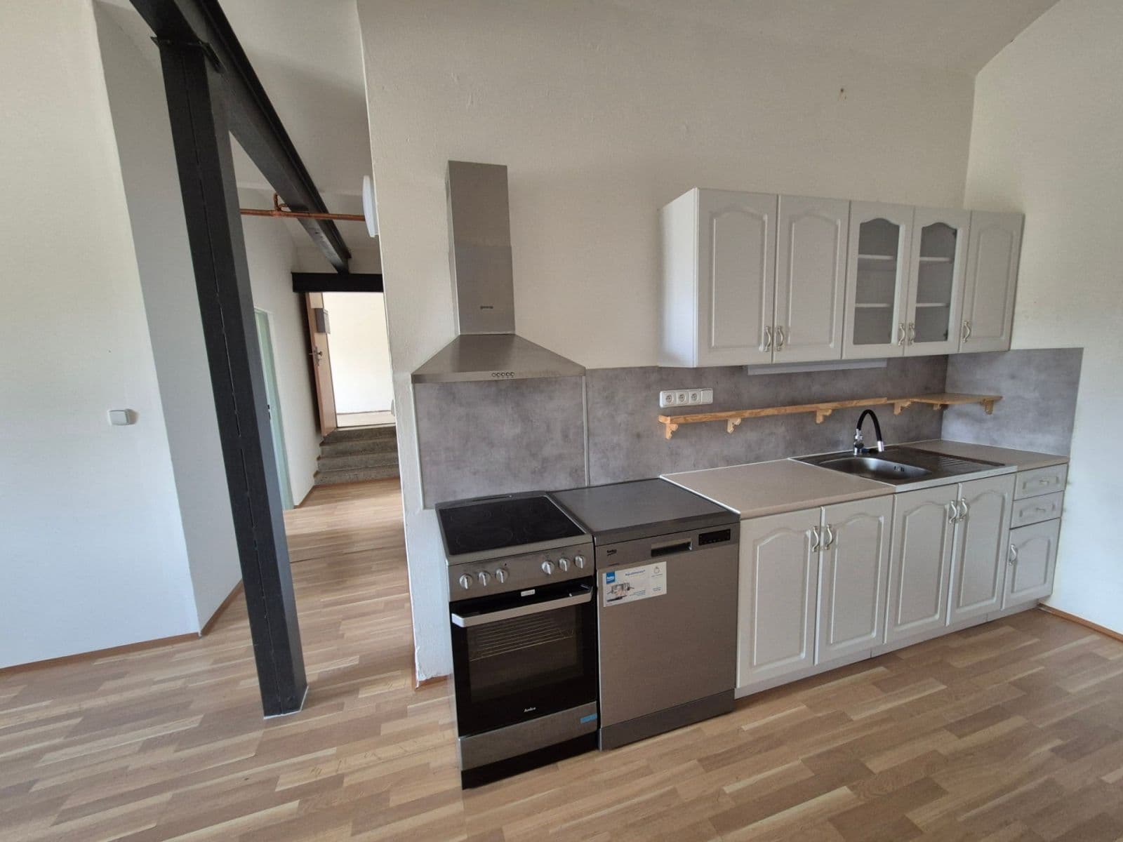 Prenájom domu 510 m², pozemok 1.000 m², Náves sv. Petra a Pavla, Zlatníky-Hodkovice, Středočeský kraj Prenájom domu 510 m², pozemok 1.000 m², Náves sv. Petra a Pavla, Zlatníky-Hodkovice, Středočeský kraj