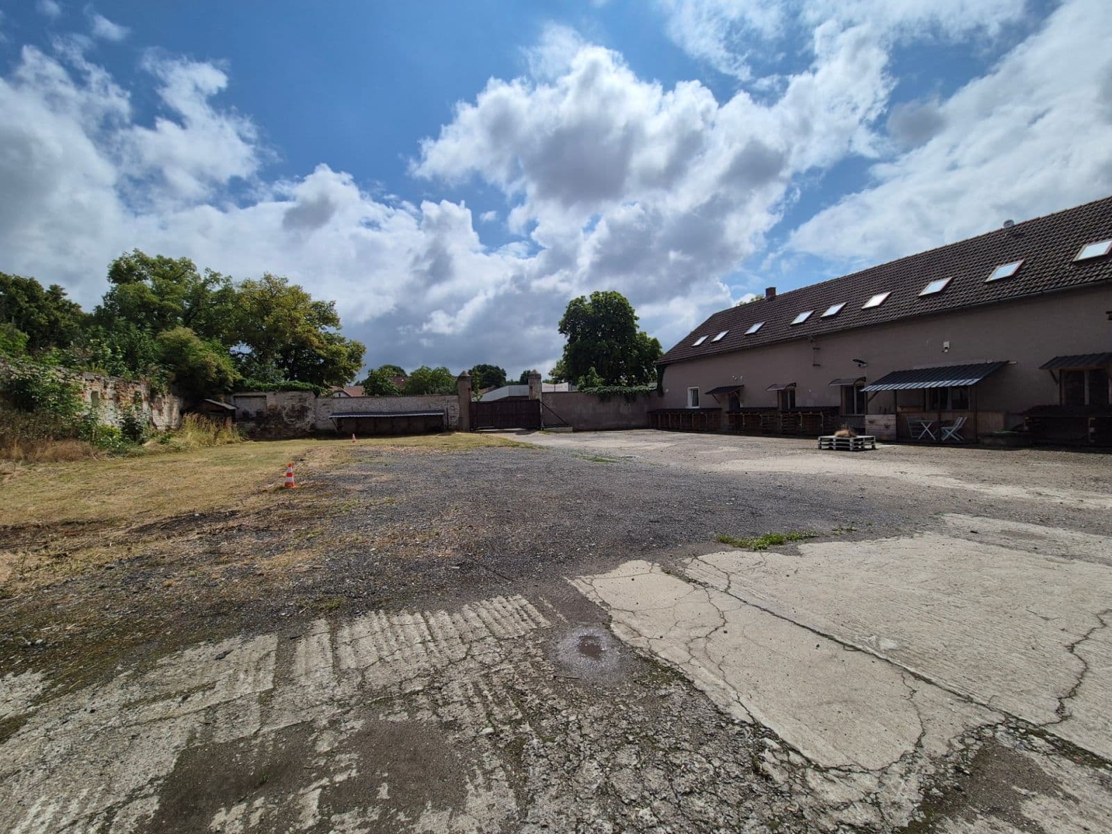 Prenájom domu 510 m², pozemok 1.000 m², Náves sv. Petra a Pavla, Zlatníky-Hodkovice, Středočeský kraj Prenájom domu 510 m², pozemok 1.000 m², Náves sv. Petra a Pavla, Zlatníky-Hodkovice, Středočeský kraj