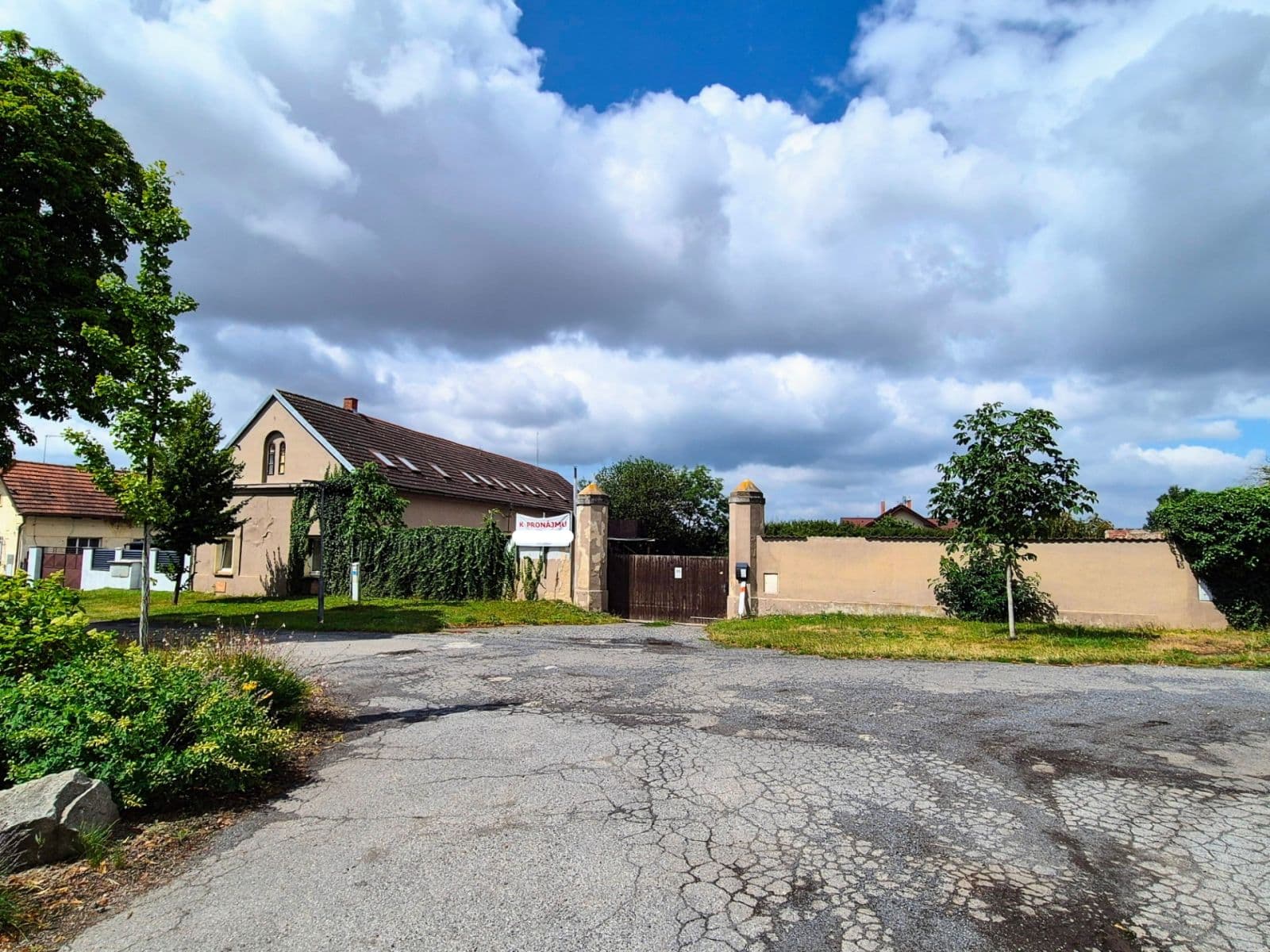Prenájom domu 510 m², pozemok 1.000 m², Náves sv. Petra a Pavla, Zlatníky-Hodkovice, Středočeský kraj Prenájom domu 510 m², pozemok 1.000 m², Náves sv. Petra a Pavla, Zlatníky-Hodkovice, Středočeský kraj