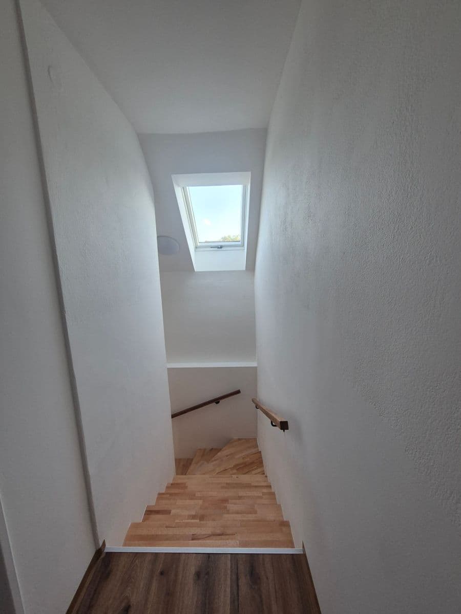 Prenájom domu 510 m², pozemok 1.000 m², Náves sv. Petra a Pavla, Zlatníky-Hodkovice, Středočeský kraj Prenájom domu 510 m², pozemok 1.000 m², Náves sv. Petra a Pavla, Zlatníky-Hodkovice, Středočeský kraj