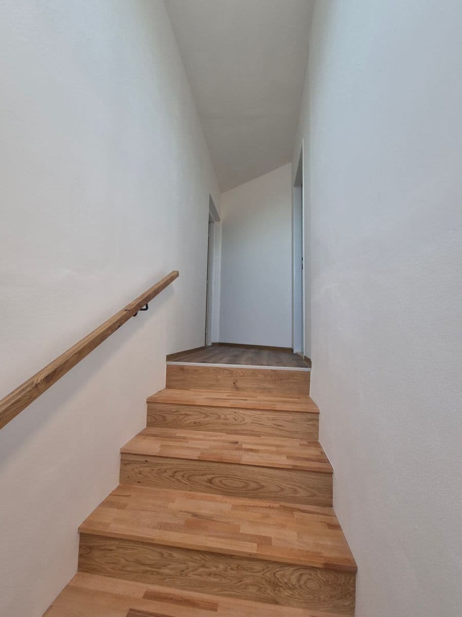 Prenájom domu 510 m², pozemok 1.000 m², Náves sv. Petra a Pavla, Zlatníky-Hodkovice, Středočeský kraj Prenájom domu 510 m², pozemok 1.000 m², Náves sv. Petra a Pavla, Zlatníky-Hodkovice, Středočeský kraj