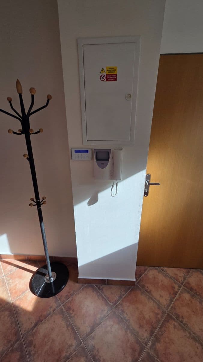 Prenájom kancelárie 85 m², Na Křivce, Praha, Praha Prenájom kancelárie 85 m², Na Křivce, Praha, Praha