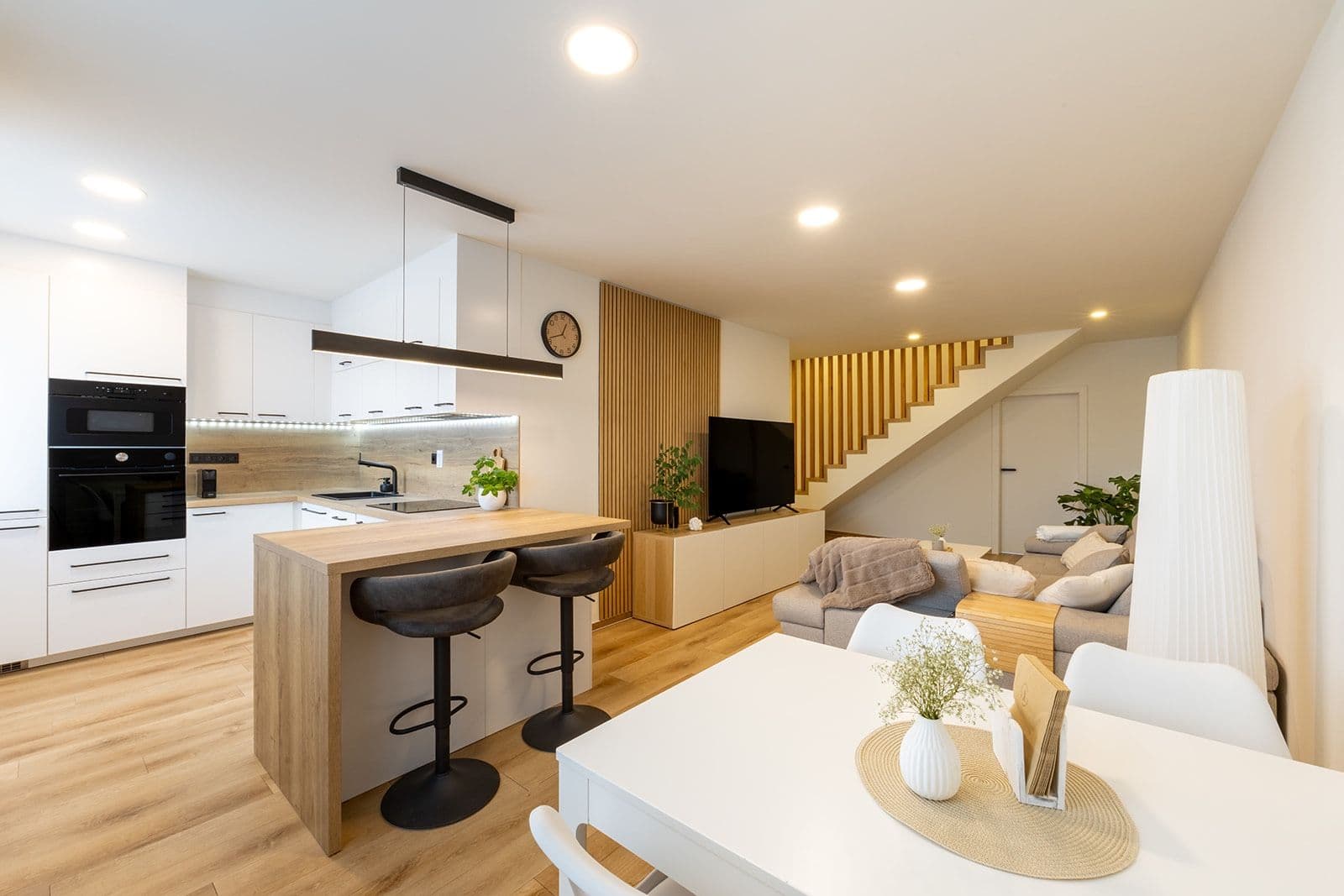 Predaj bytu 4-izbový 80 m², Hurbanova, Praha, Praha Predaj bytu 4-izbový 80 m², Hurbanova, Praha, Praha