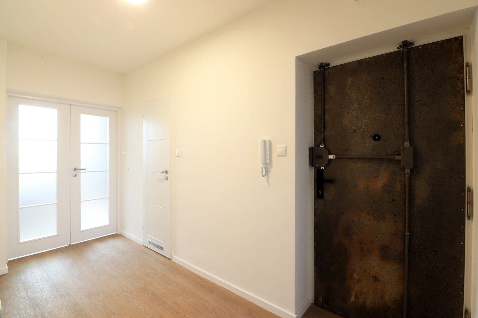 Prenájom bytu 5-izbový 200 m², Čajkovského, Praha, Praha Prenájom bytu 5-izbový 200 m², Čajkovského, Praha, Praha