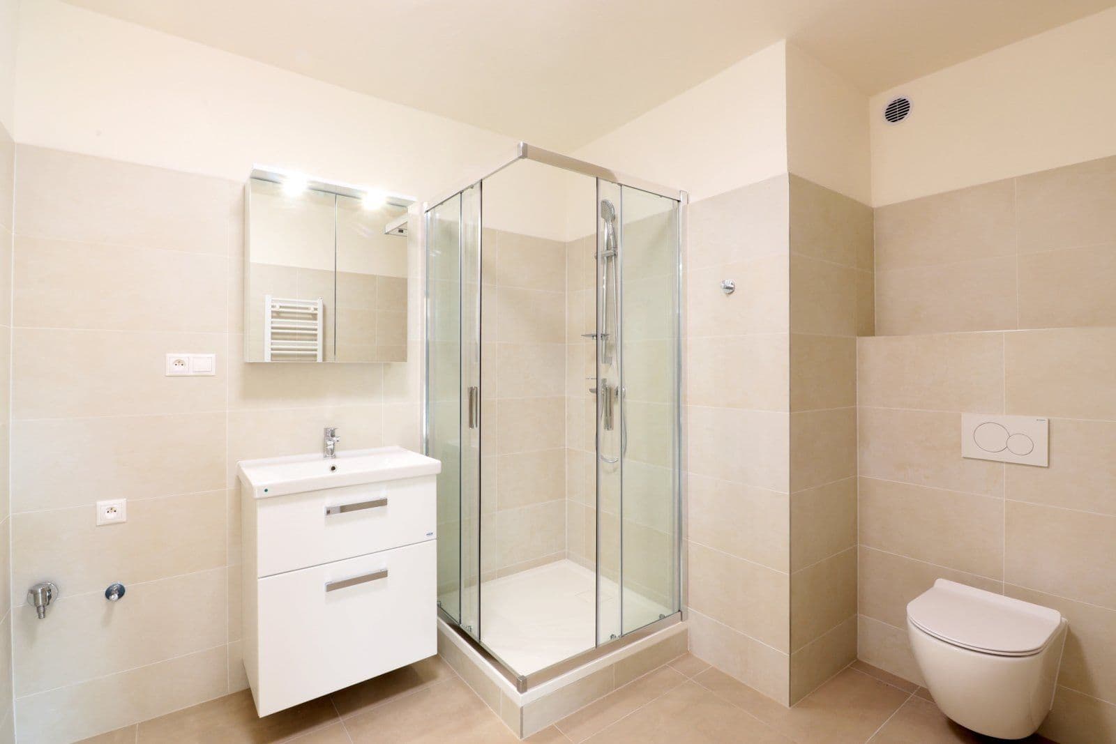 Prenájom bytu 5-izbový 200 m², Čajkovského, Praha, Praha Prenájom bytu 5-izbový 200 m², Čajkovského, Praha, Praha