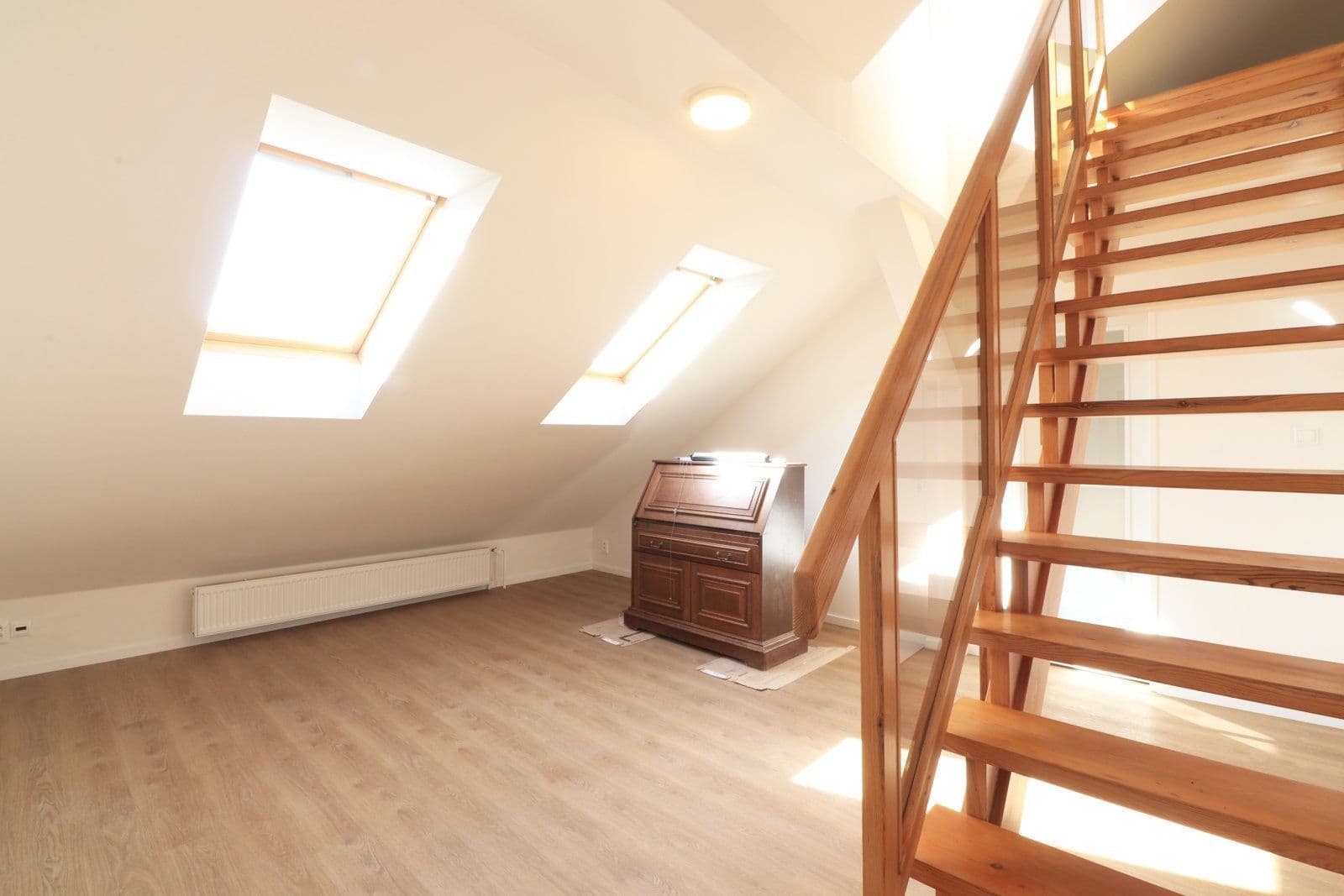 Prenájom bytu 5-izbový 200 m², Čajkovského, Praha, Praha Prenájom bytu 5-izbový 200 m², Čajkovského, Praha, Praha