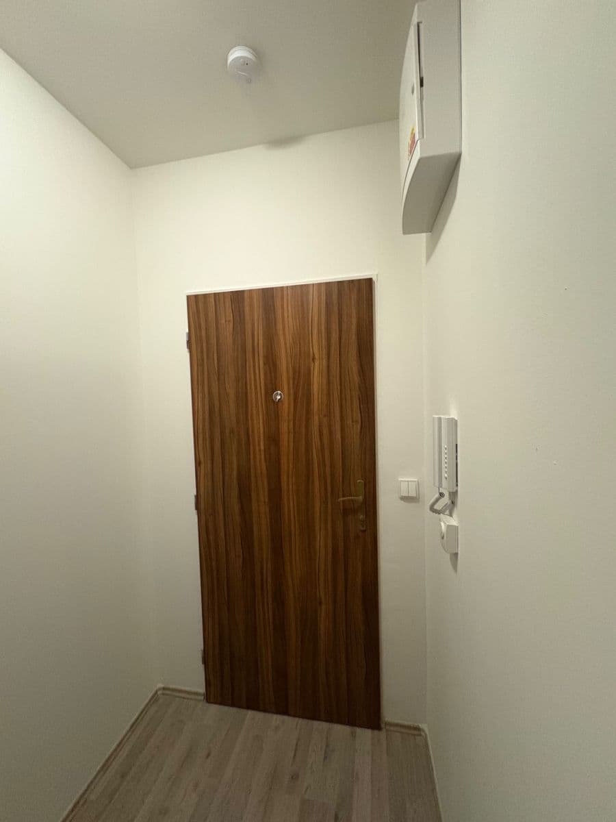 Prenájom bytu 1-izbový 21 m², Škvorec, Středočeský kraj Prenájom bytu 1-izbový 21 m², Škvorec, Středočeský kraj