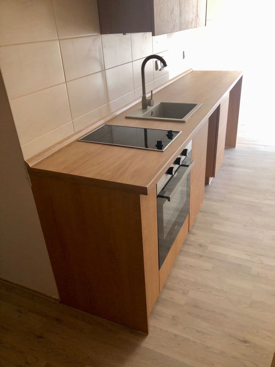 Prenájom bytu 1-izbový 21 m², Škvorec, Středočeský kraj Prenájom bytu 1-izbový 21 m², Škvorec, Středočeský kraj