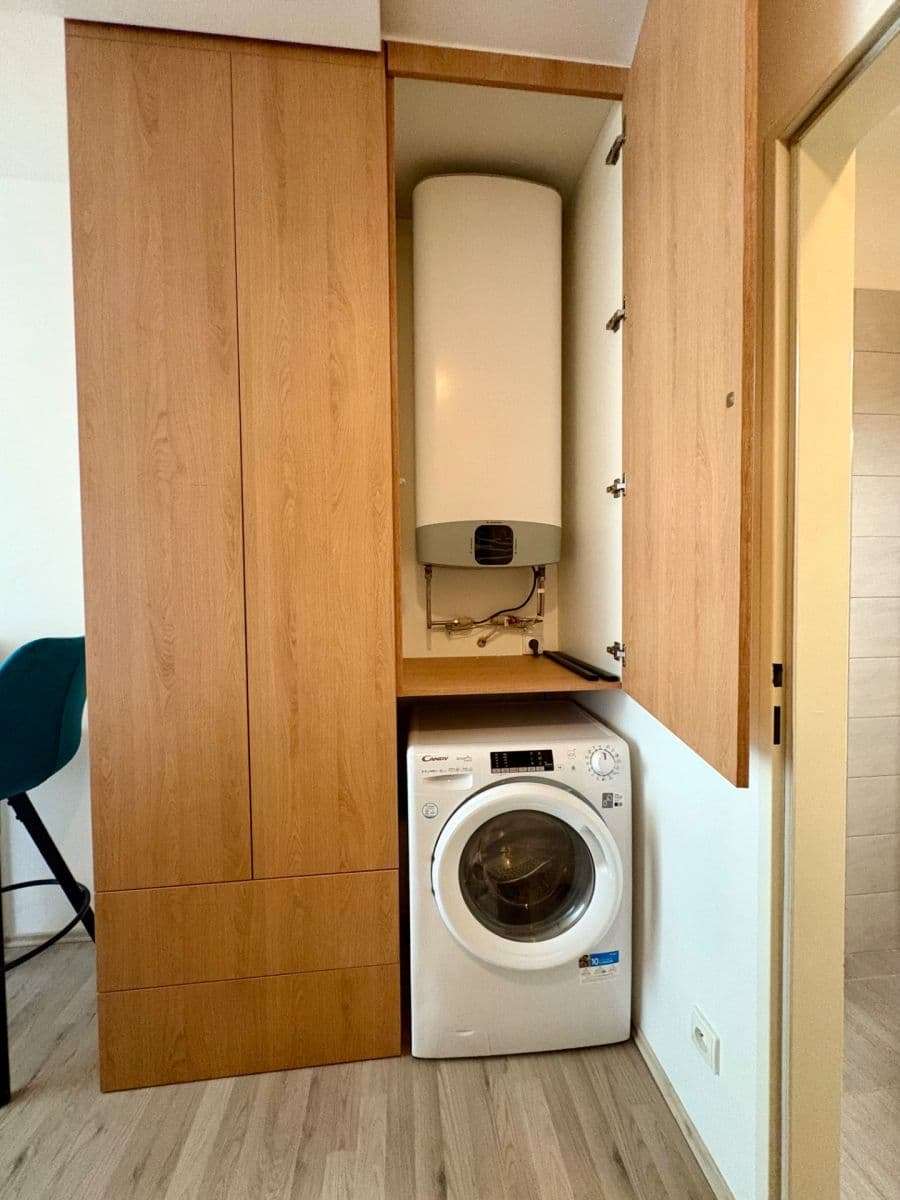 Prenájom bytu 1-izbový 21 m², Škvorec, Středočeský kraj Prenájom bytu 1-izbový 21 m², Škvorec, Středočeský kraj