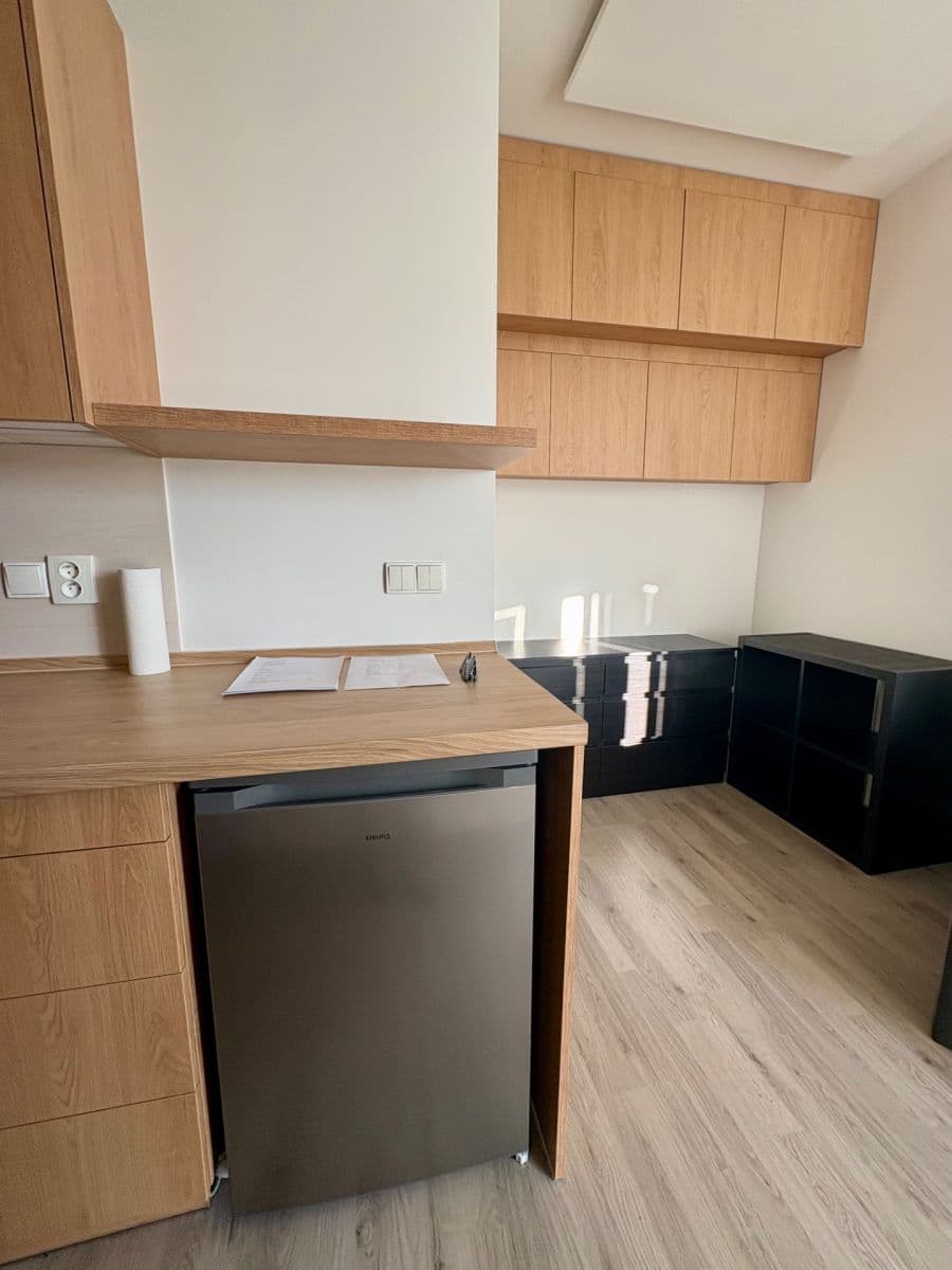 Prenájom bytu 1-izbový 21 m², Škvorec, Středočeský kraj Prenájom bytu 1-izbový 21 m², Škvorec, Středočeský kraj